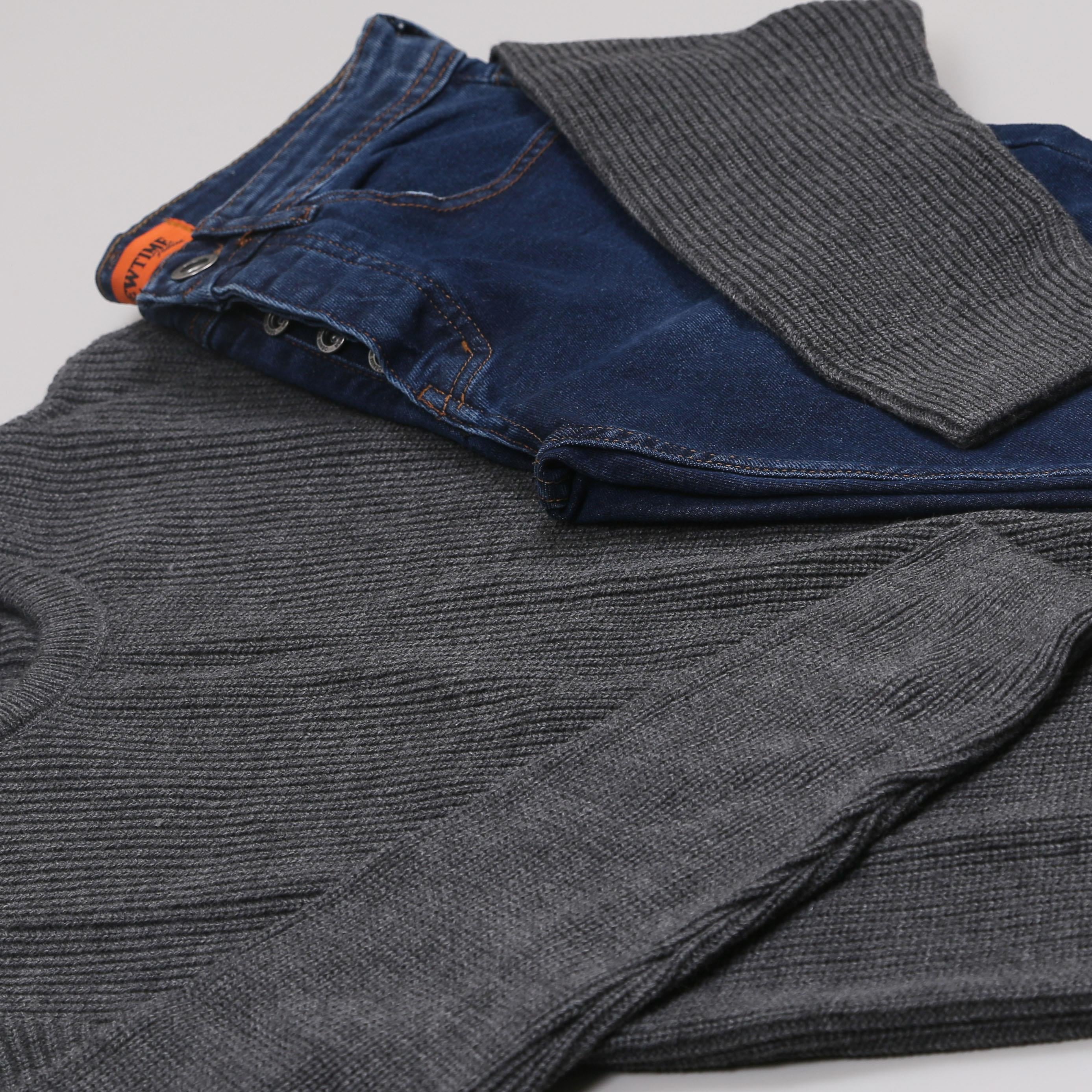 Gri Kazak Lacivert Kot Pantolon Ayakkabı Kombini