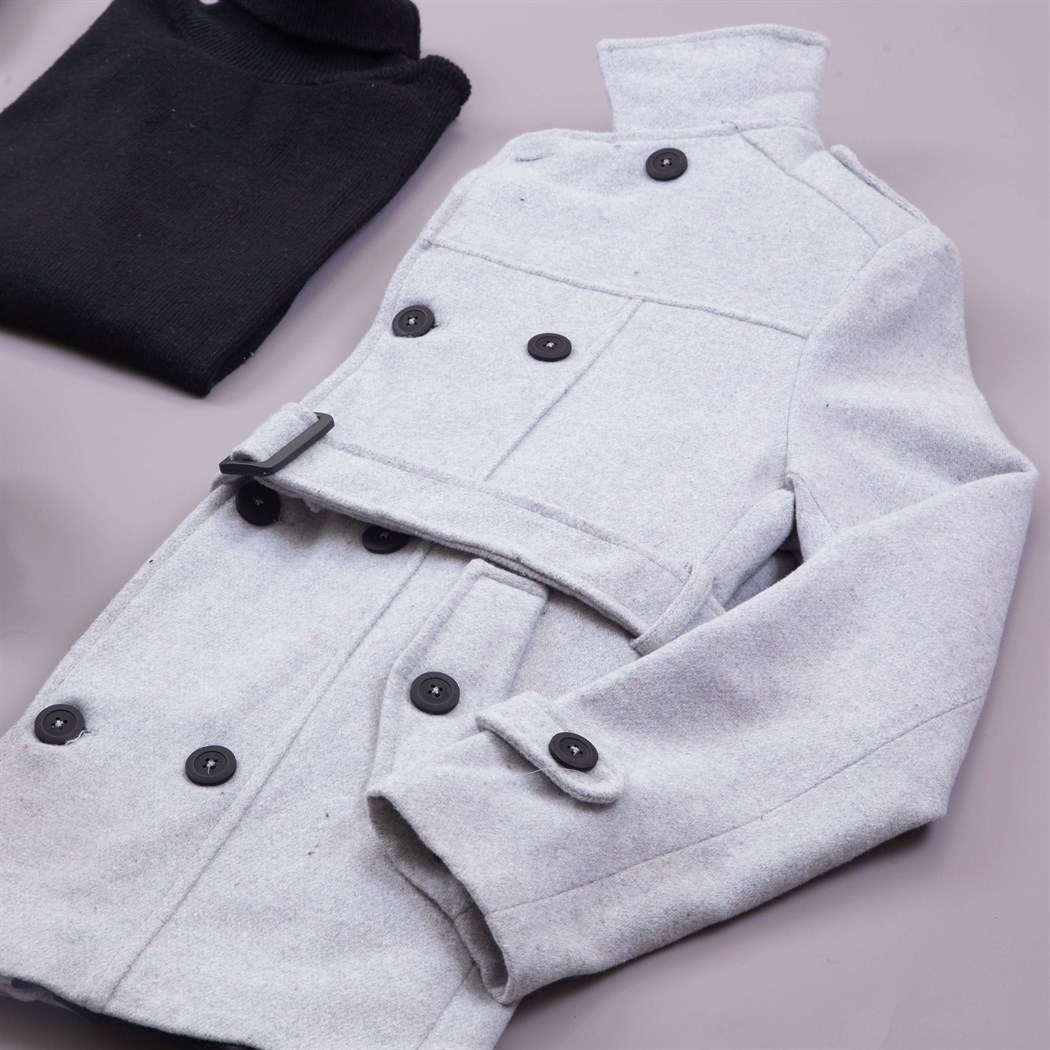 Gri Kemerli Kaşe Kaban Kazak Pantolon Bot Kombin