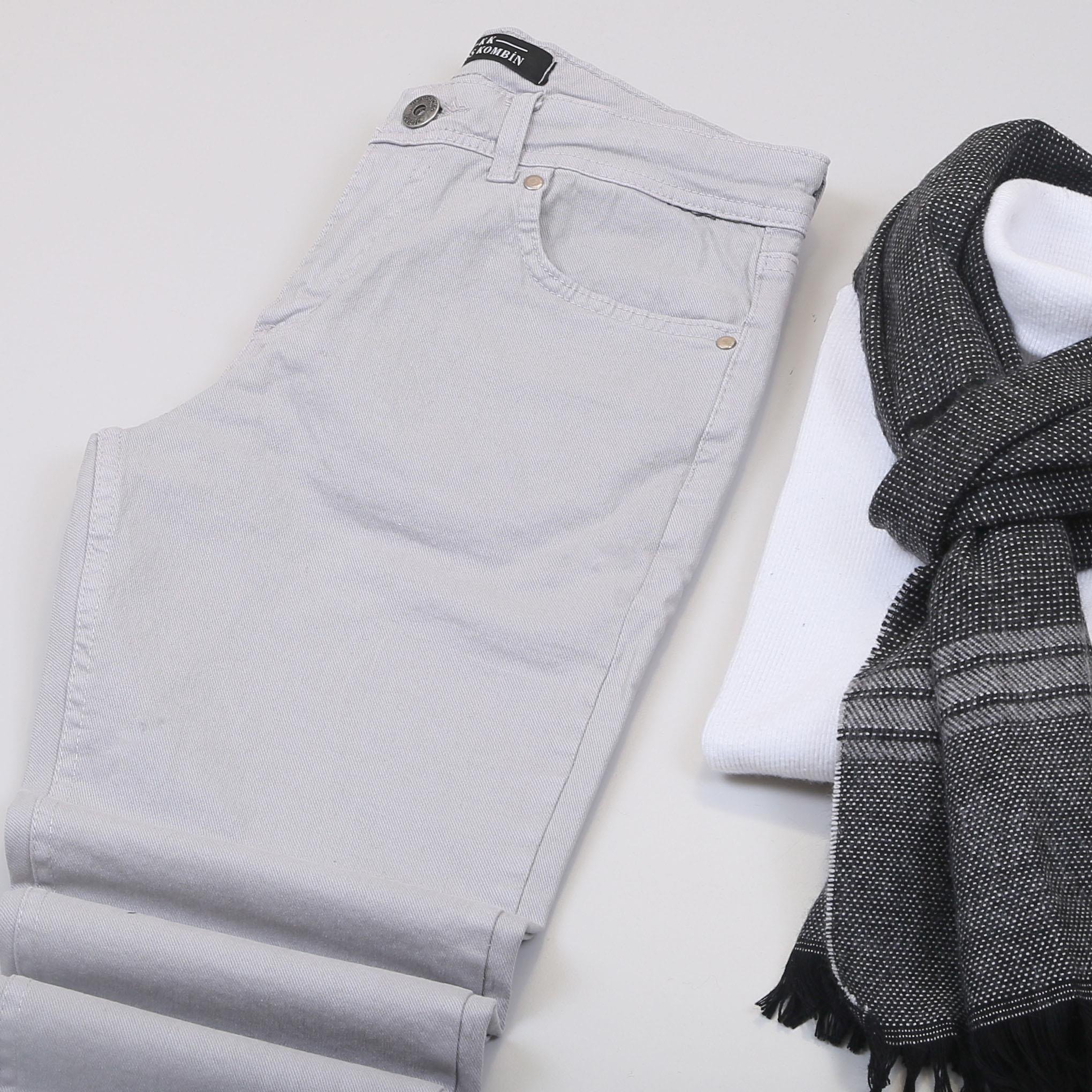 Gri Kırçıllı Blazer Ceket Boğazlı Body Pantolon Atkı Ayakkabı Kombin