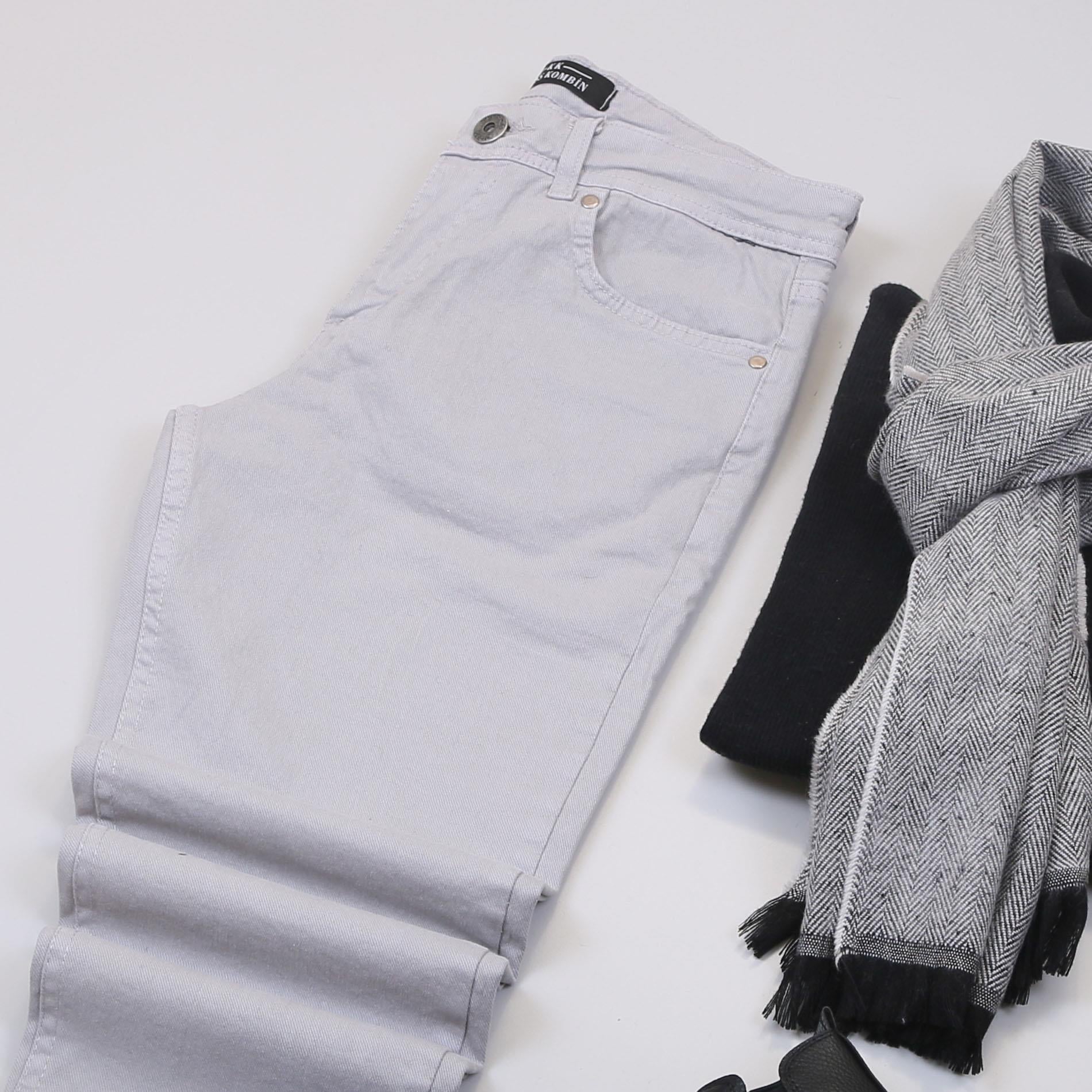 Gri Kırçıllı Blazer Ceket Boğazlı Body Pantolon Atkı Bot Kombin