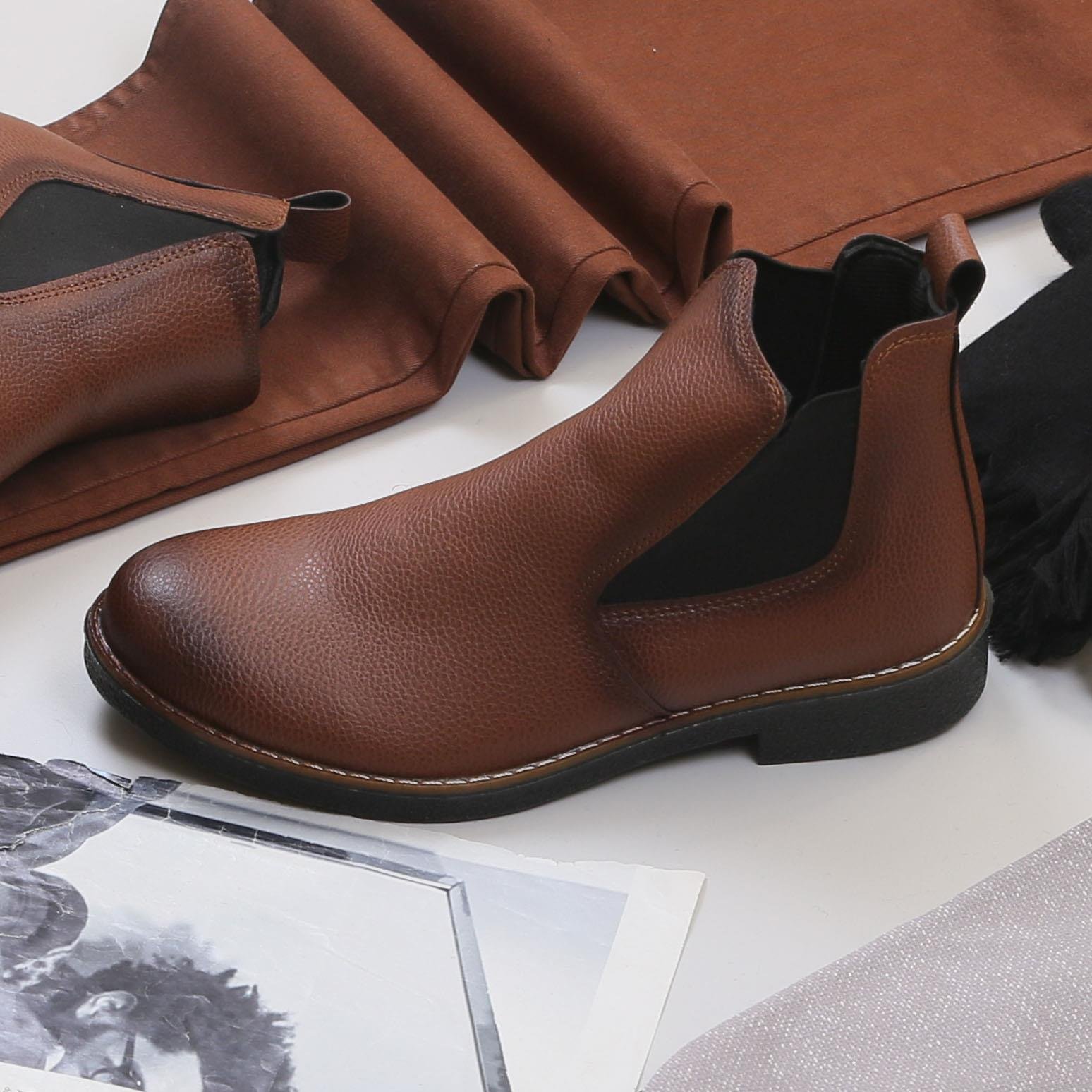 Gri Kırçıllı Blazer Ceket Boğazlı Body Pantolon Atkı Bot Kombin