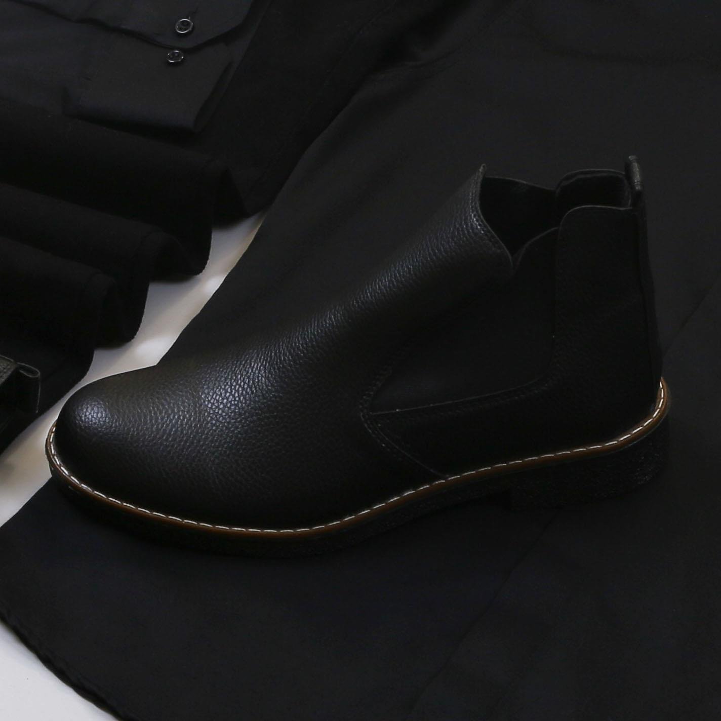 Gri Kırçıllı Kaban Gömlek Pantolon Bot Kombin