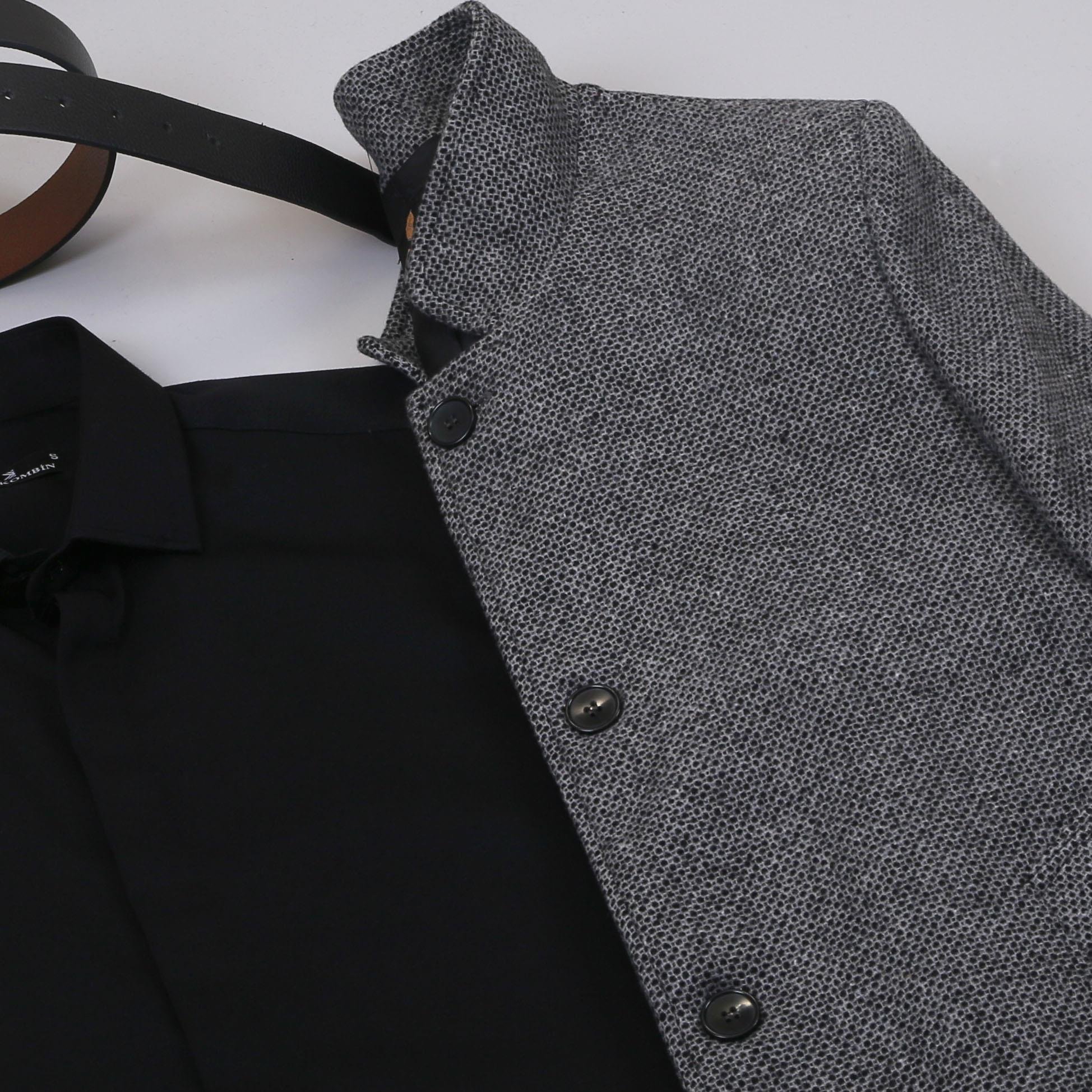 Gri Kırçıllı Kaban Gömlek Pantolon Bot Kombin