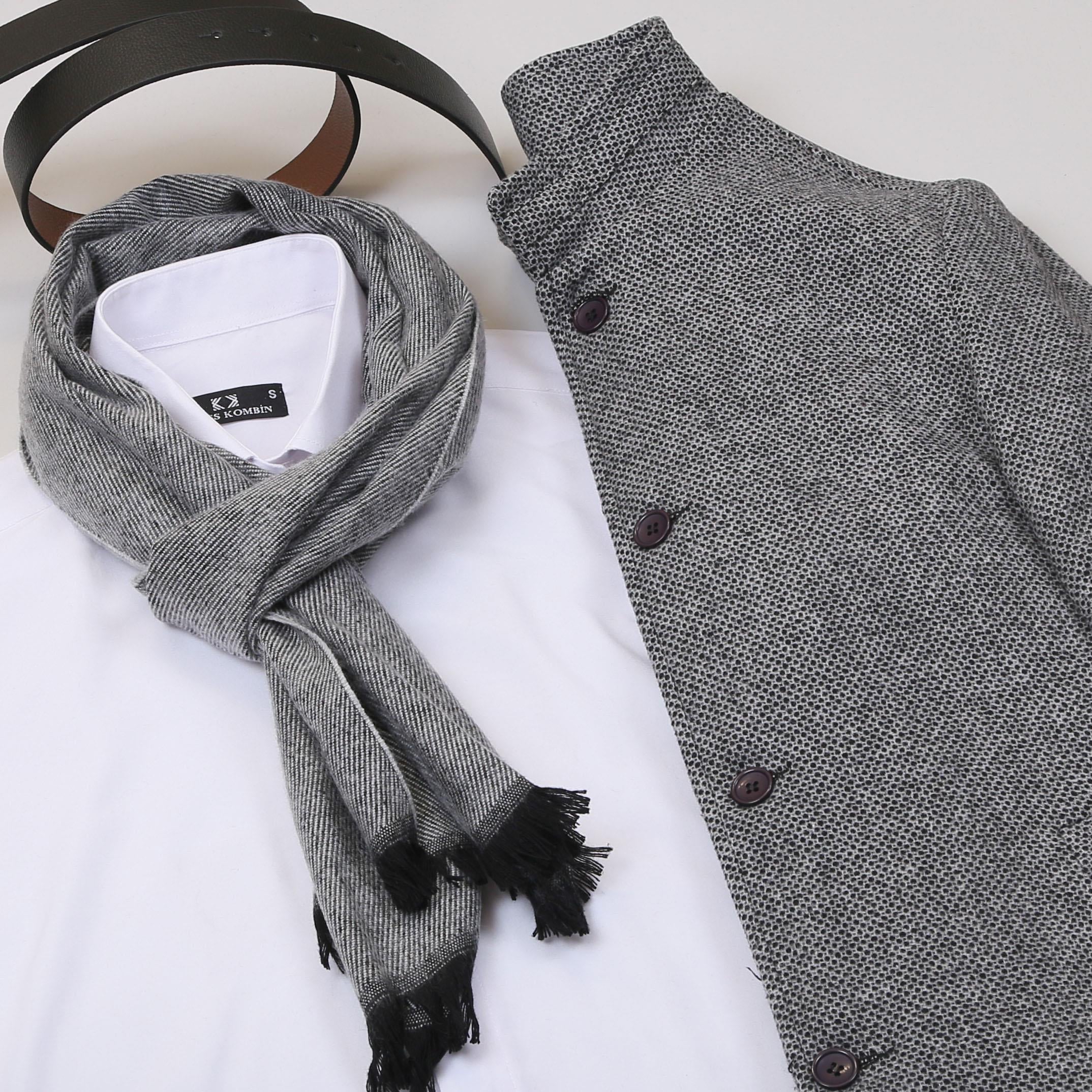 Gri Kırçıllı Kaşe Kaban Gömlek Pantolon Bot Kombin