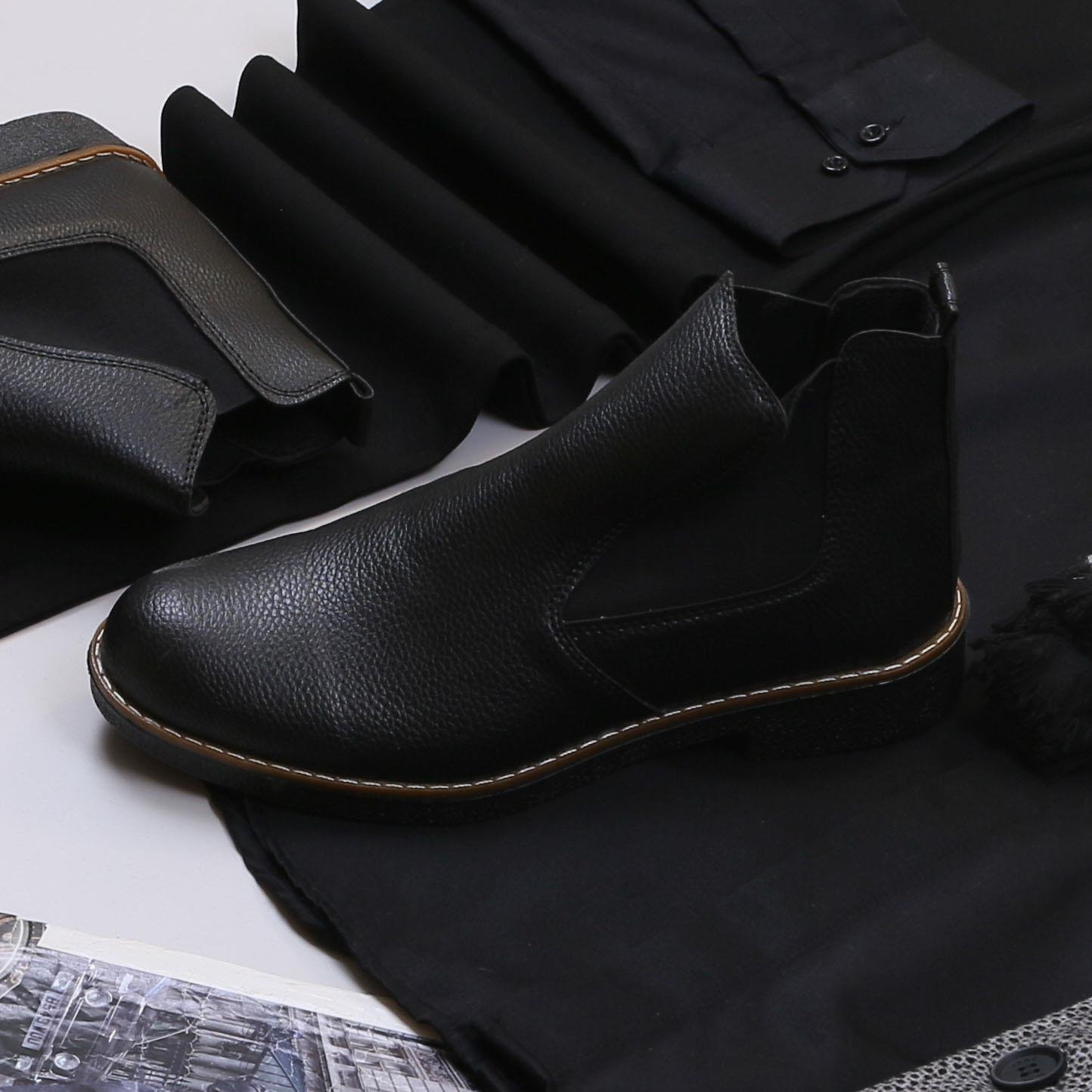 Gri Kırçıllı Kaşe Kaban Gömlek Pantolon Bot Kombin