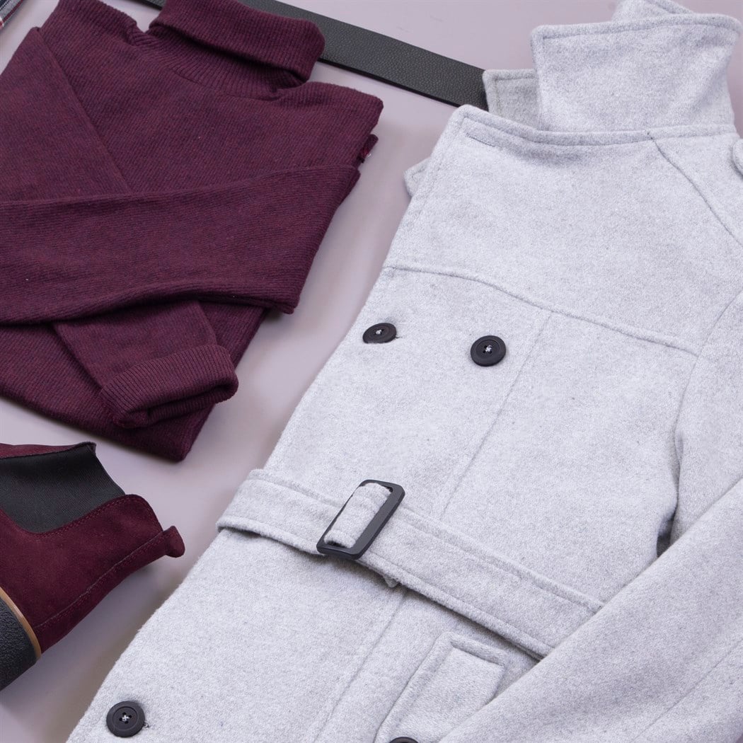 Gri Kısa Kemerli Kaşe Kaban Kazak Pantolon Bot Kombin