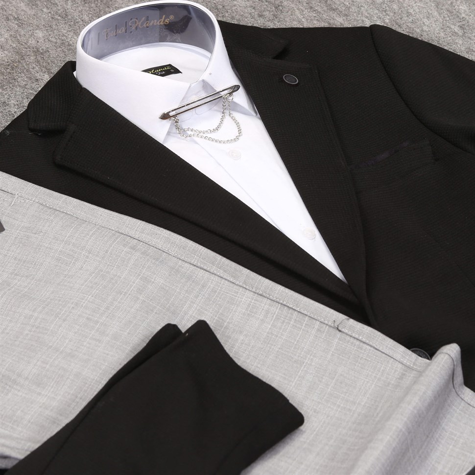 Gri Kumaş Pantolon Siyah Ceket Kombin