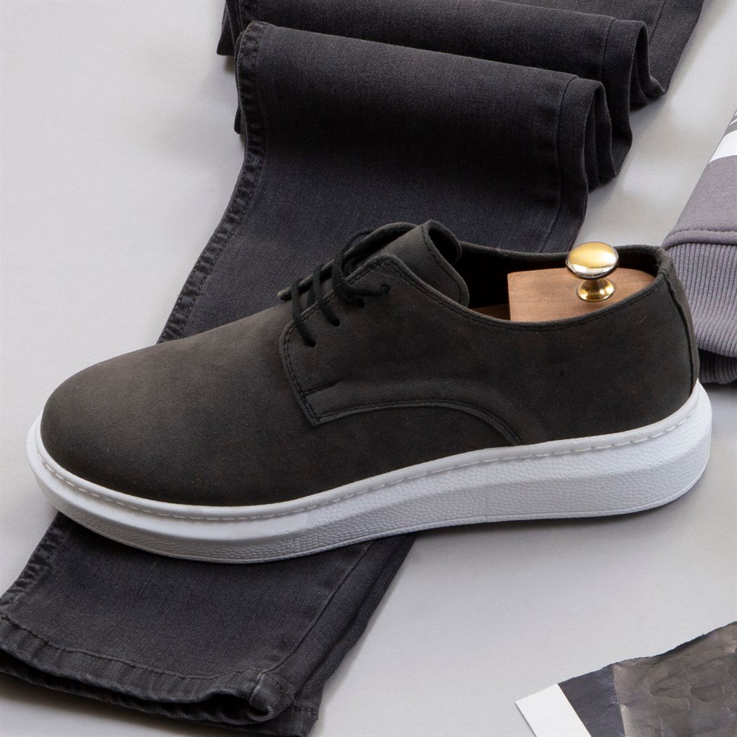 Gri Ön Ve Arka Baskılı Kapşonlu Sweat Pantolon Ayakkabı Kombin