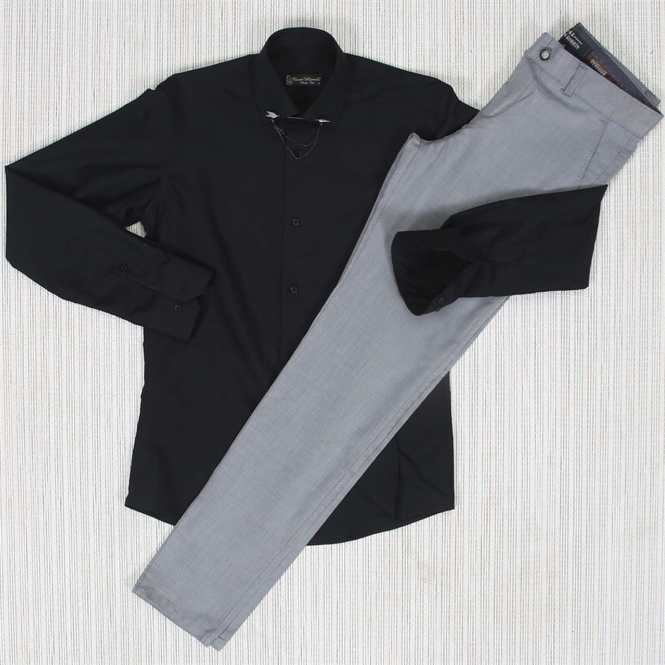 Gri Pantolon Beyaz Gömlek Yaka Zinciri Kombin