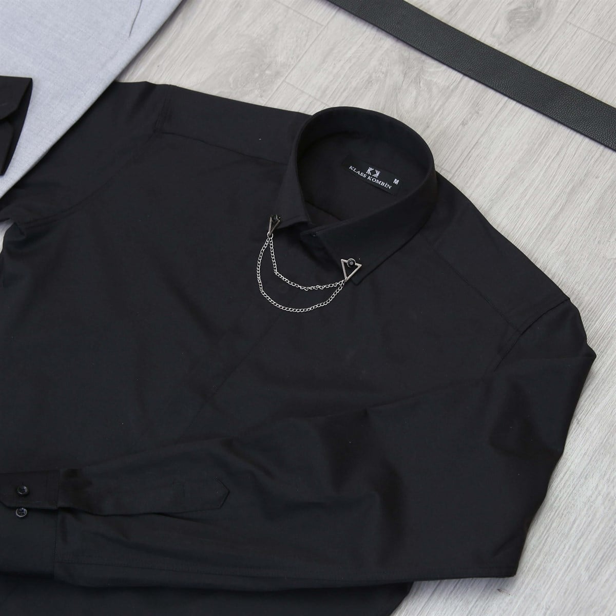 Gri Pantolon Siyah Gömlek Ayakkabı Kombini