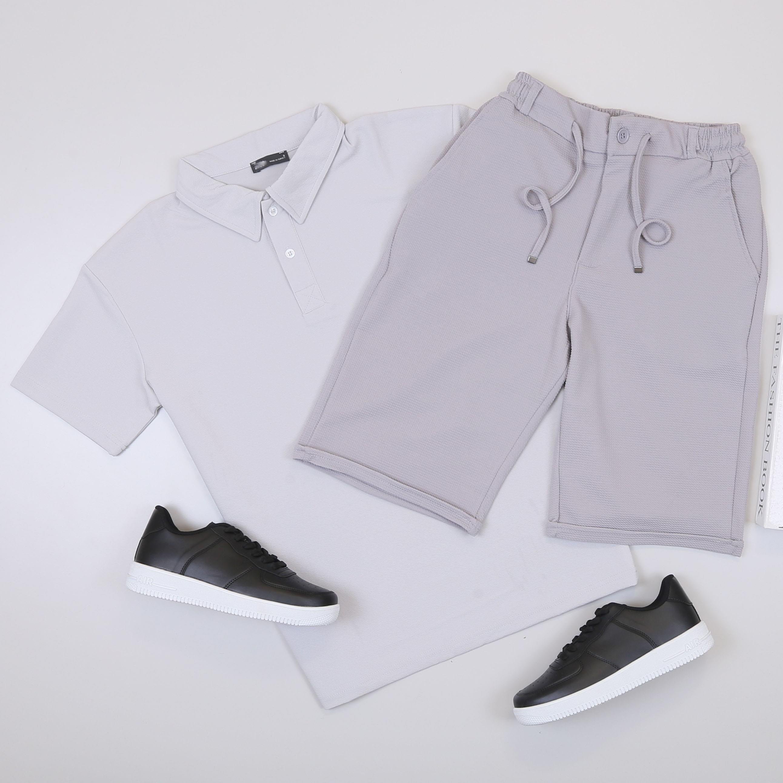 Gri Polo Yaka Tişört Şort  Ayakkabı Kombin