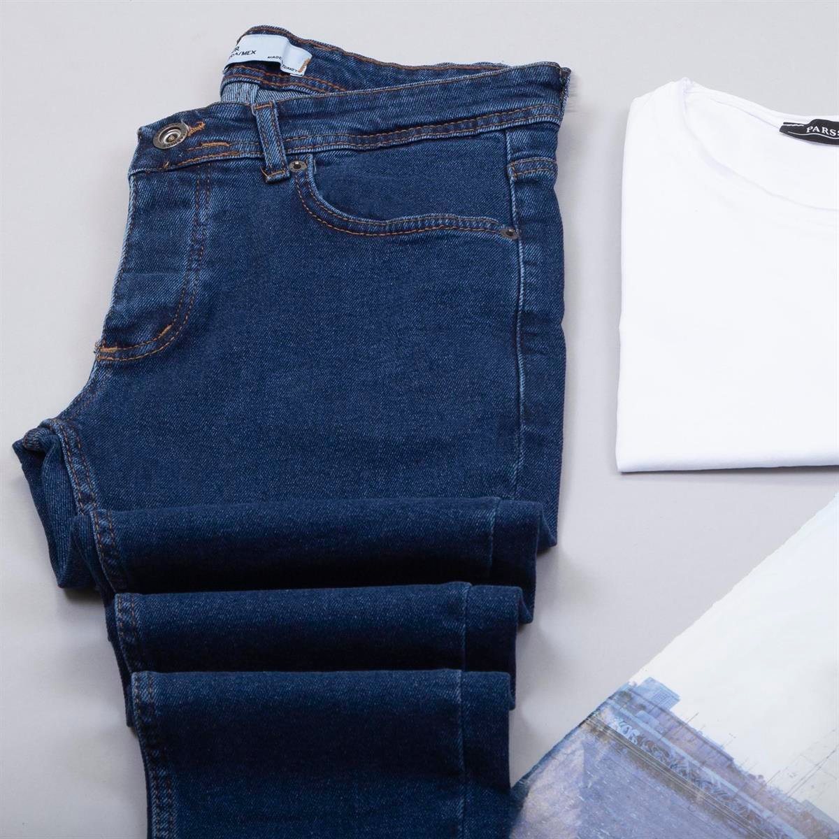 Gri Şişme Yelek Tişört Pantolon Ayakkabı Kombin