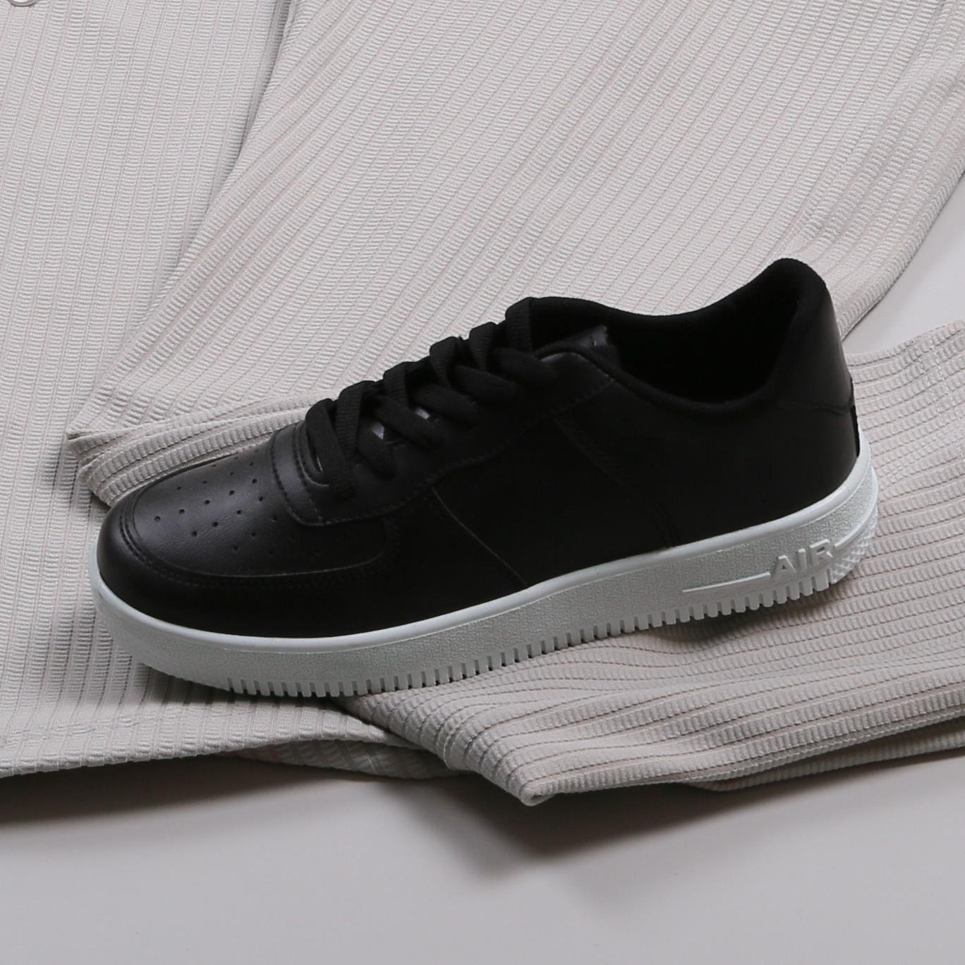 Gri Spor Takım Ayakkabı Kombin