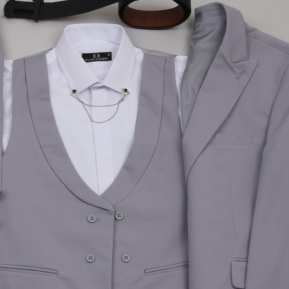 Gri Takım Elbise Beyaz Gömlek  Kombini