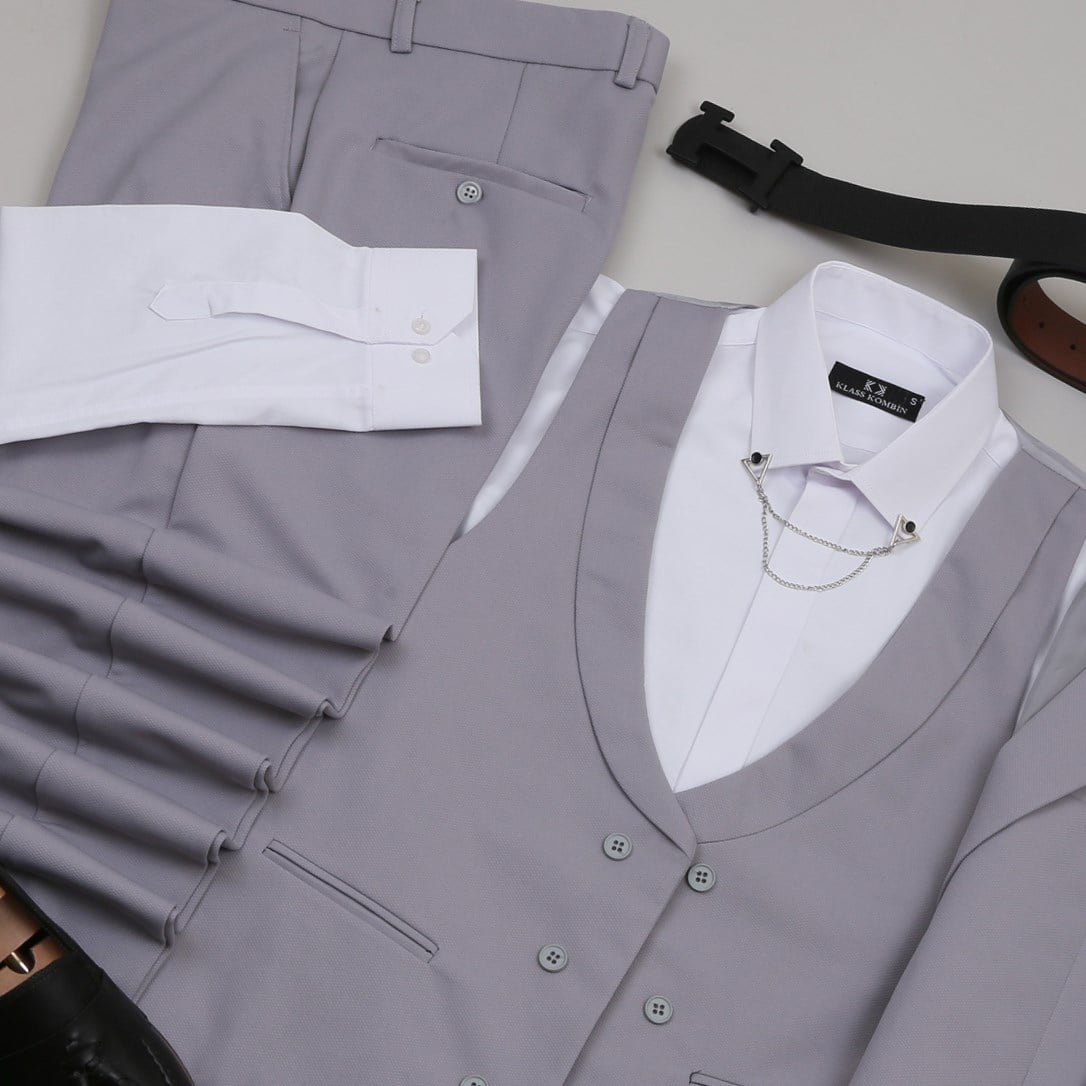 Gri Takım Elbise Beyaz Gömlek  Kombini