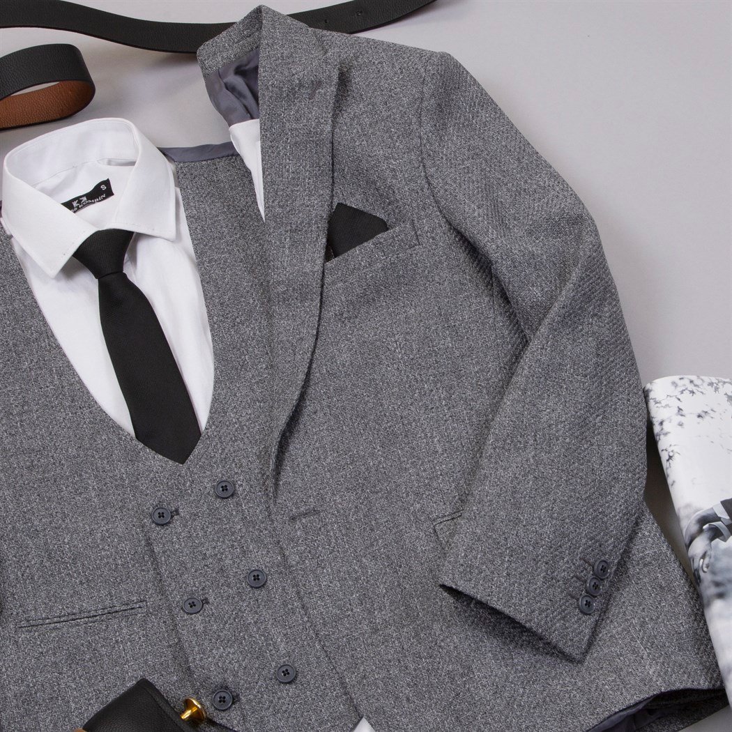 Gri Takım Elbise Kombini