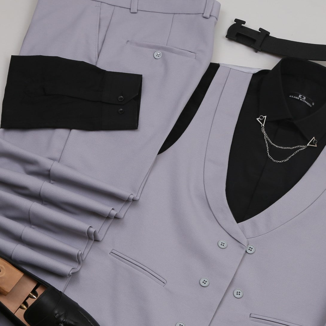 Gri Takım Elbise Siyah Gömlek  Kombini