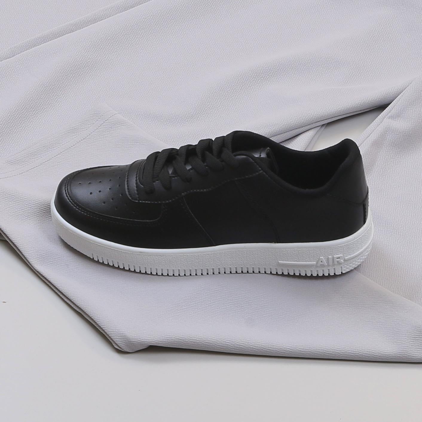 Gri Tişörtlü Takım Ayakkabı Kombin