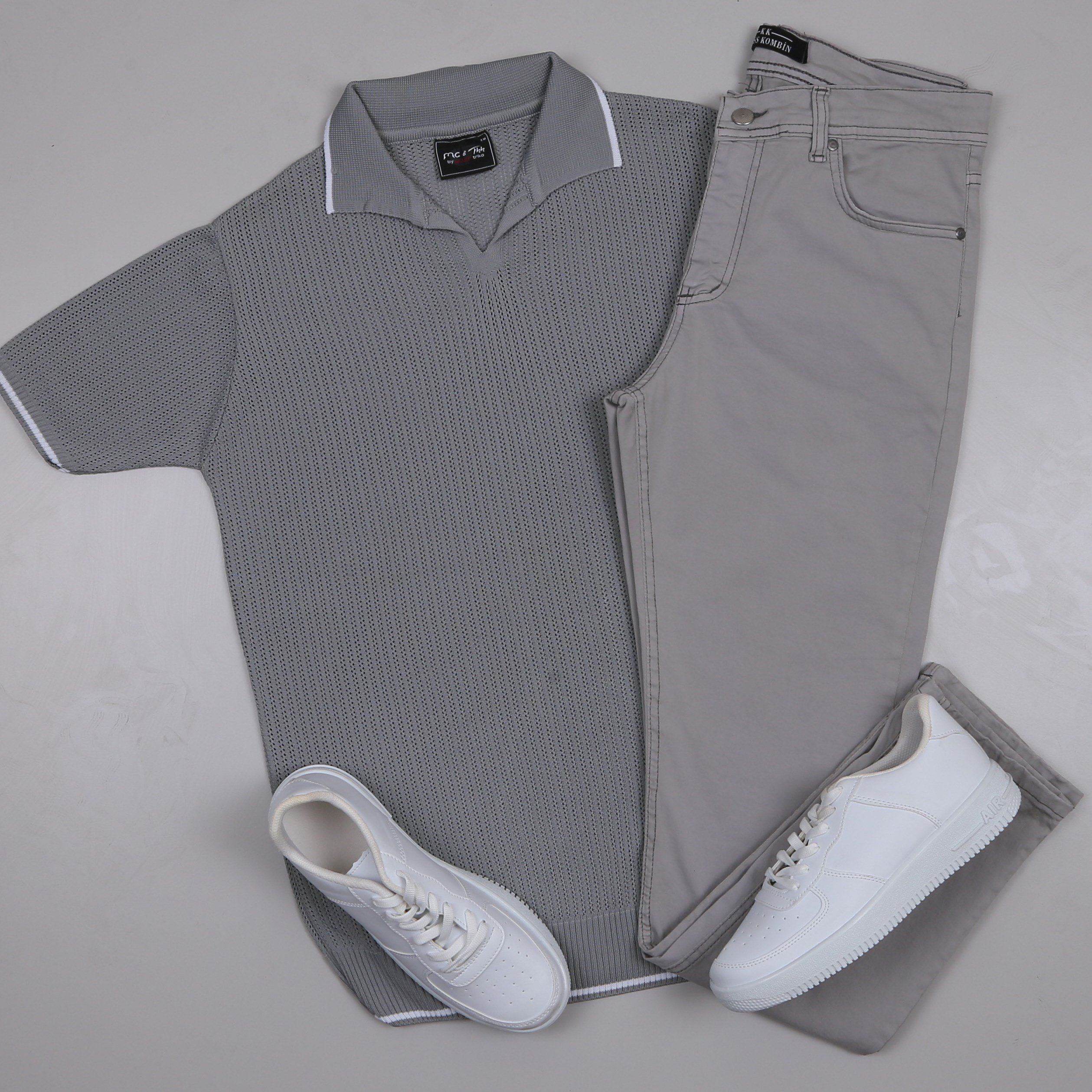 Gri Triko Polo Yaka Tişört Gri  pantolon  ayakkabı Kombin