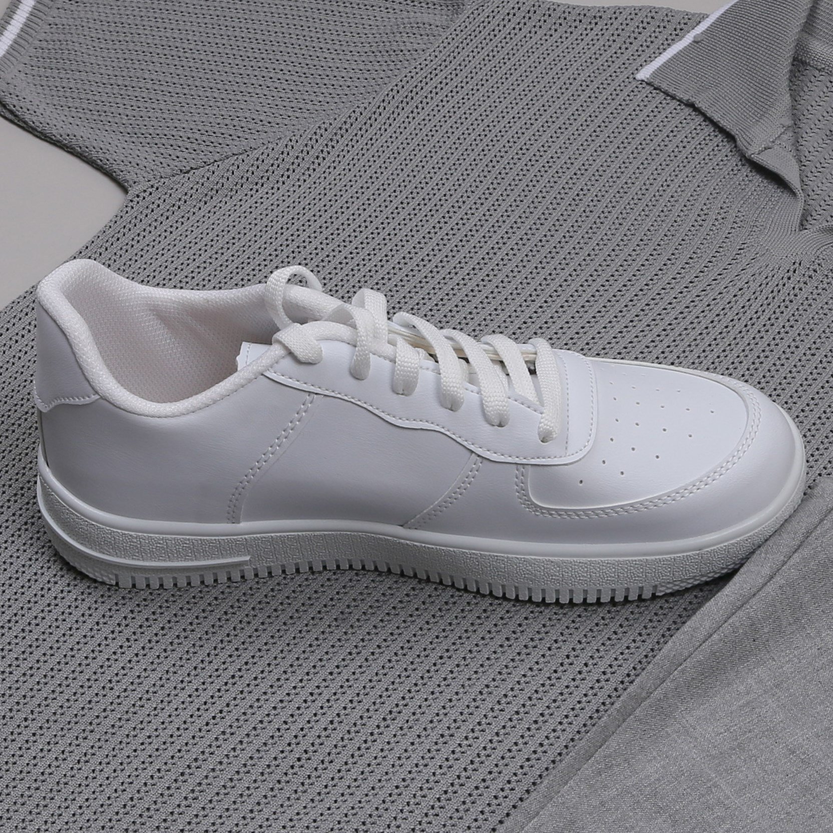 Gri Triko Polo Yaka Tişört Gri  pantolon  ayakkabı Kombin