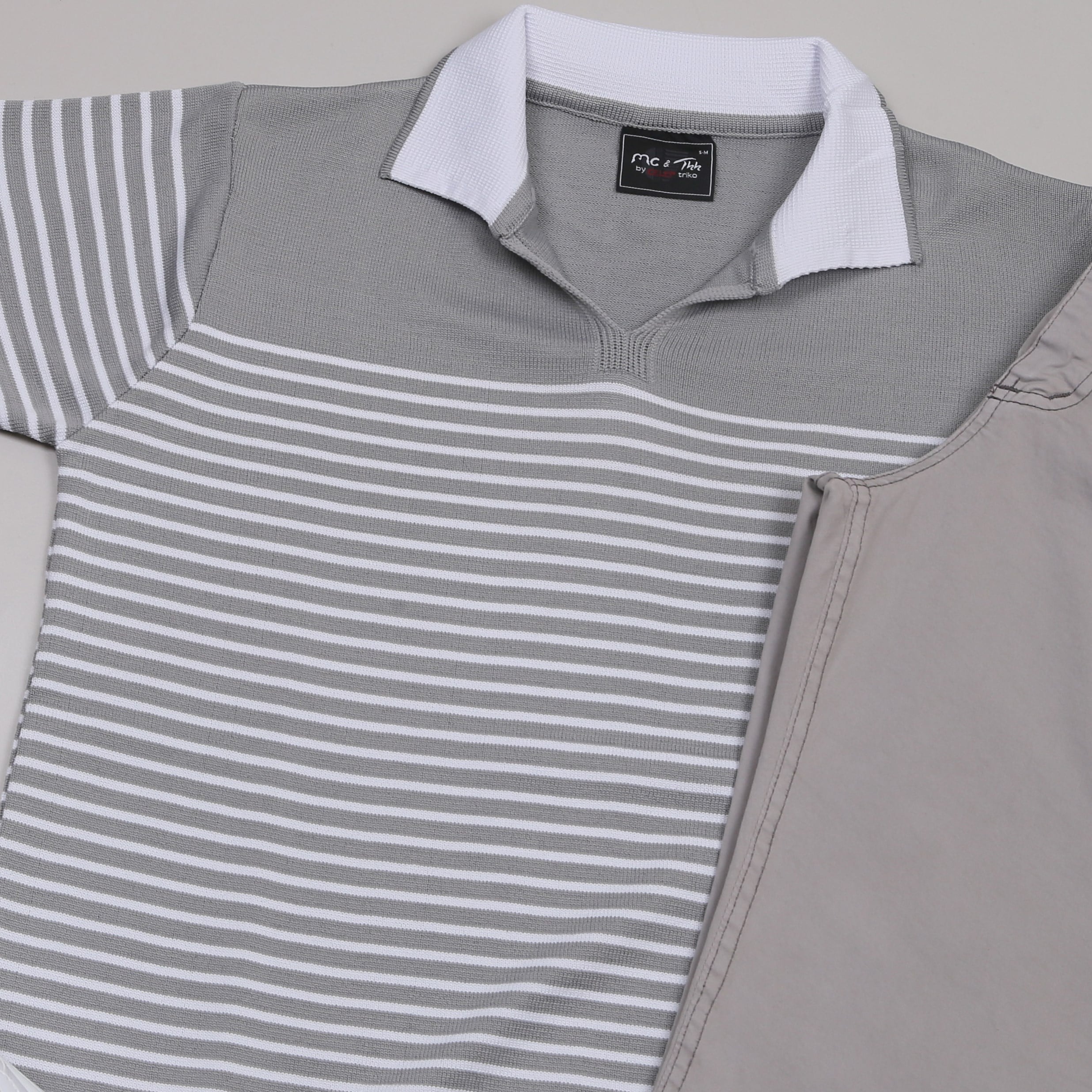 Gri Triko Polo Yaka Tişört Gri Pantolon Ayakkabı Kombin