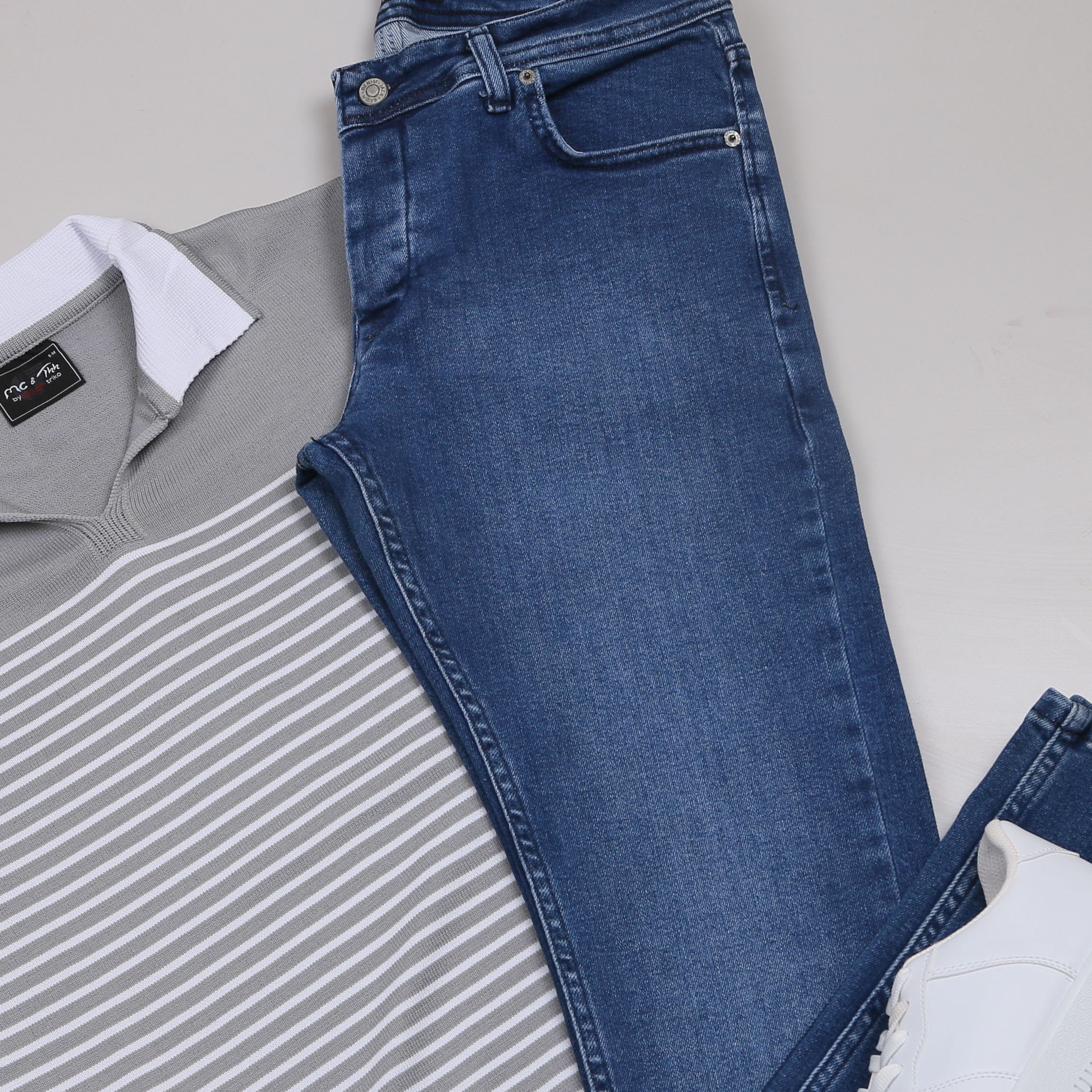 Gri Triko Polo Yaka Tişört Lacivert Pantolon Ayakkabı Kombin