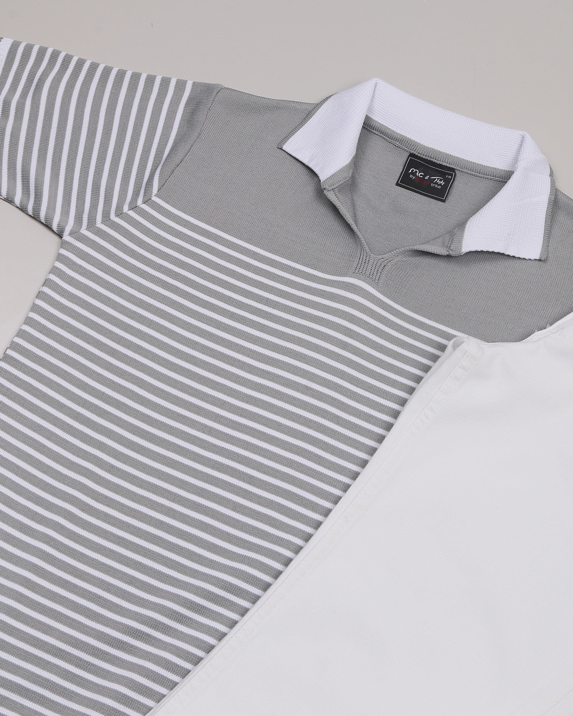 Gri Triko Polo Yaka Tişört Pantolon Ayakkabı Kombin