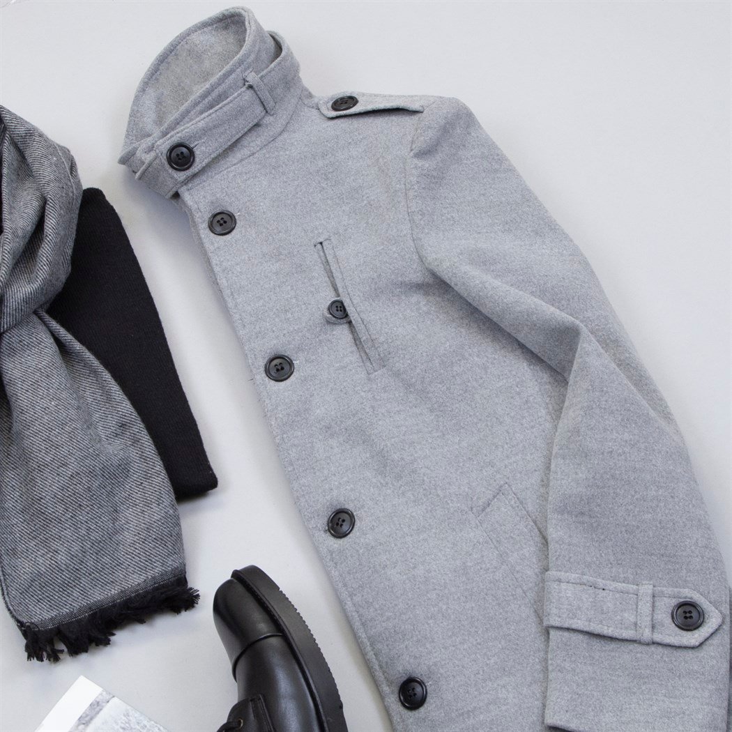 Gri Uzun Kaşe Kaban Boğazlı Kazak Atkı Pantolon Bot Kombin