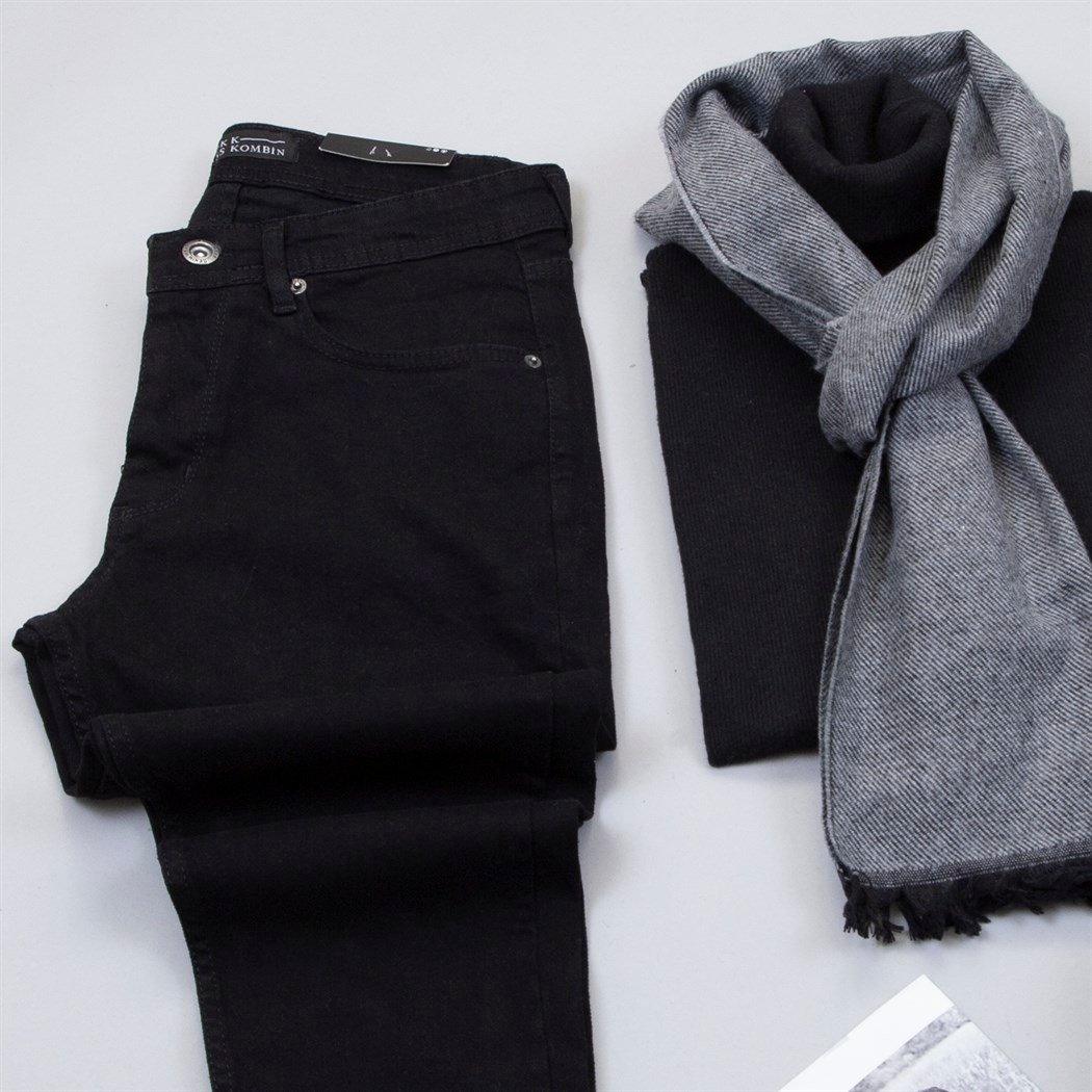 Gri Uzun Kaşe Kaban Boğazlı Kazak Atkı Pantolon Bot Kombin