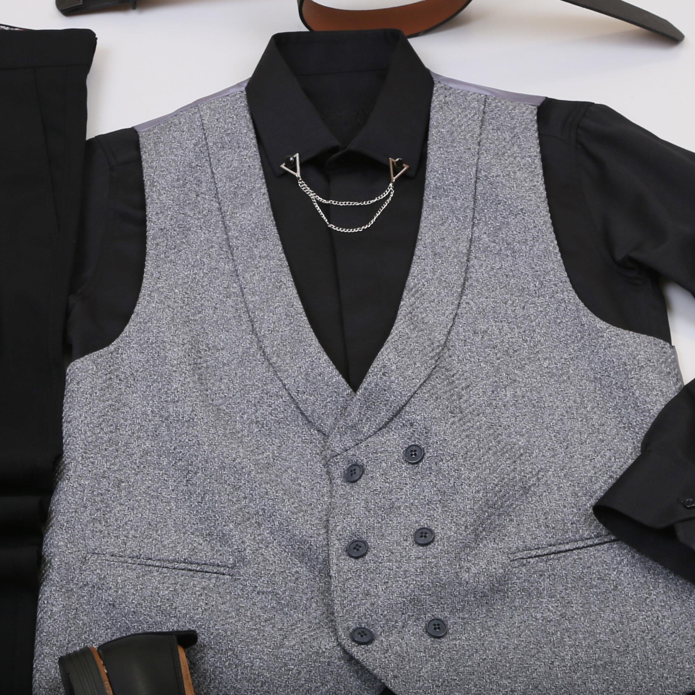 Gri Yelek Gömlek Pantolon Ayakkabı Kombin