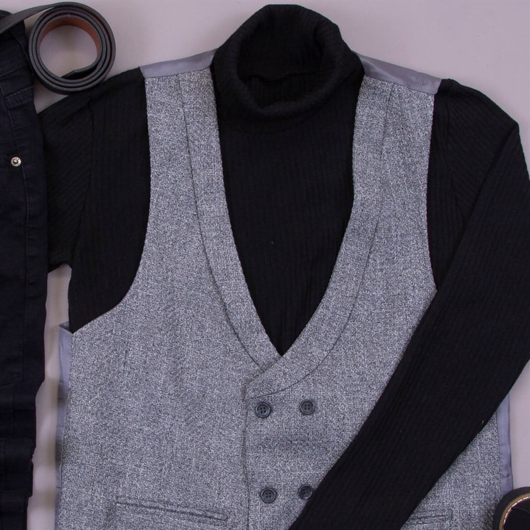 Gri Yelek Kazak Pantolon Bot Kombin