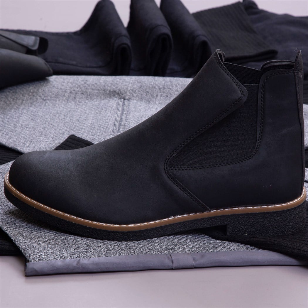 Gri Yelek Kazak Pantolon Bot Kombin