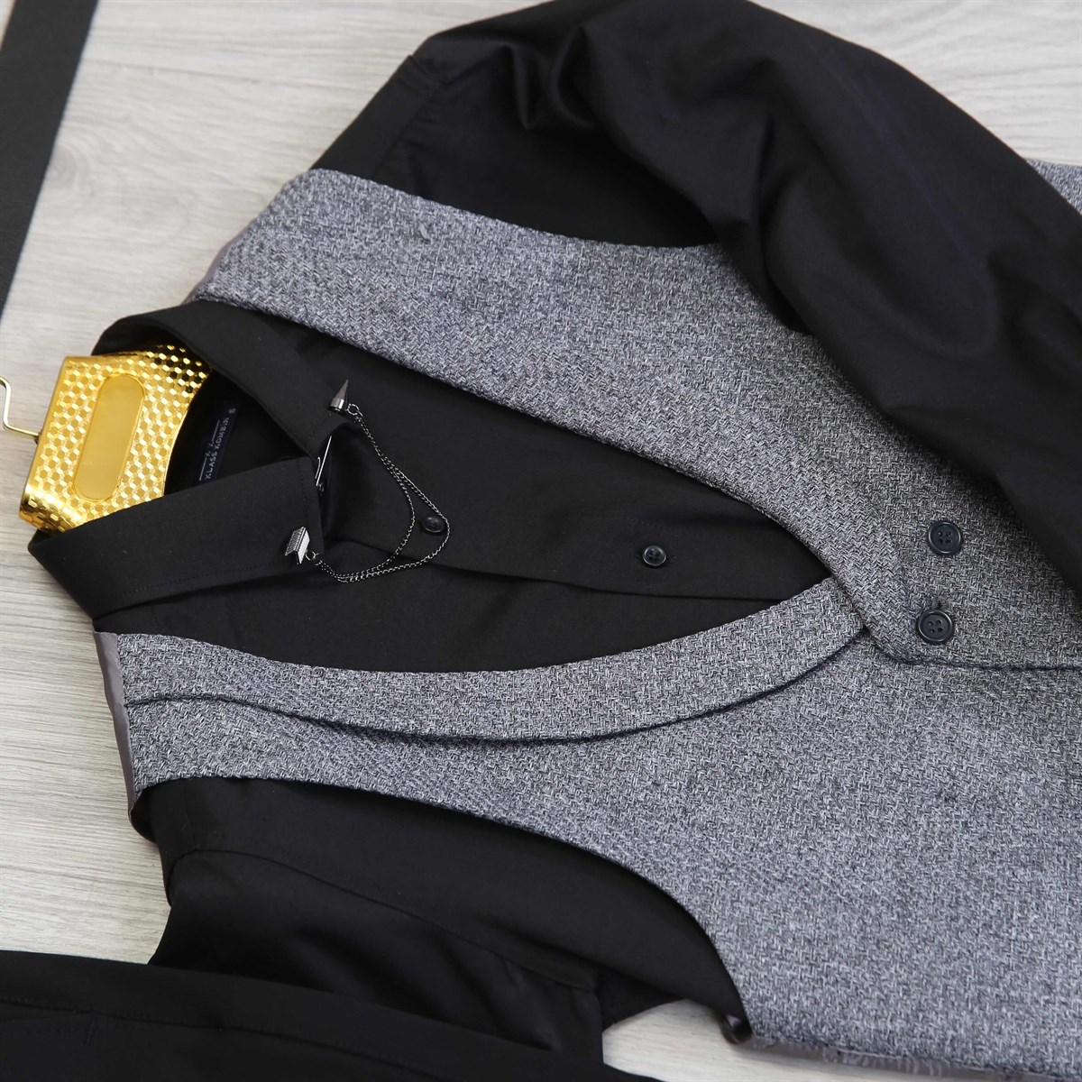 Gri Yelek Pantolon Gömlek Ayakkabı Kombini