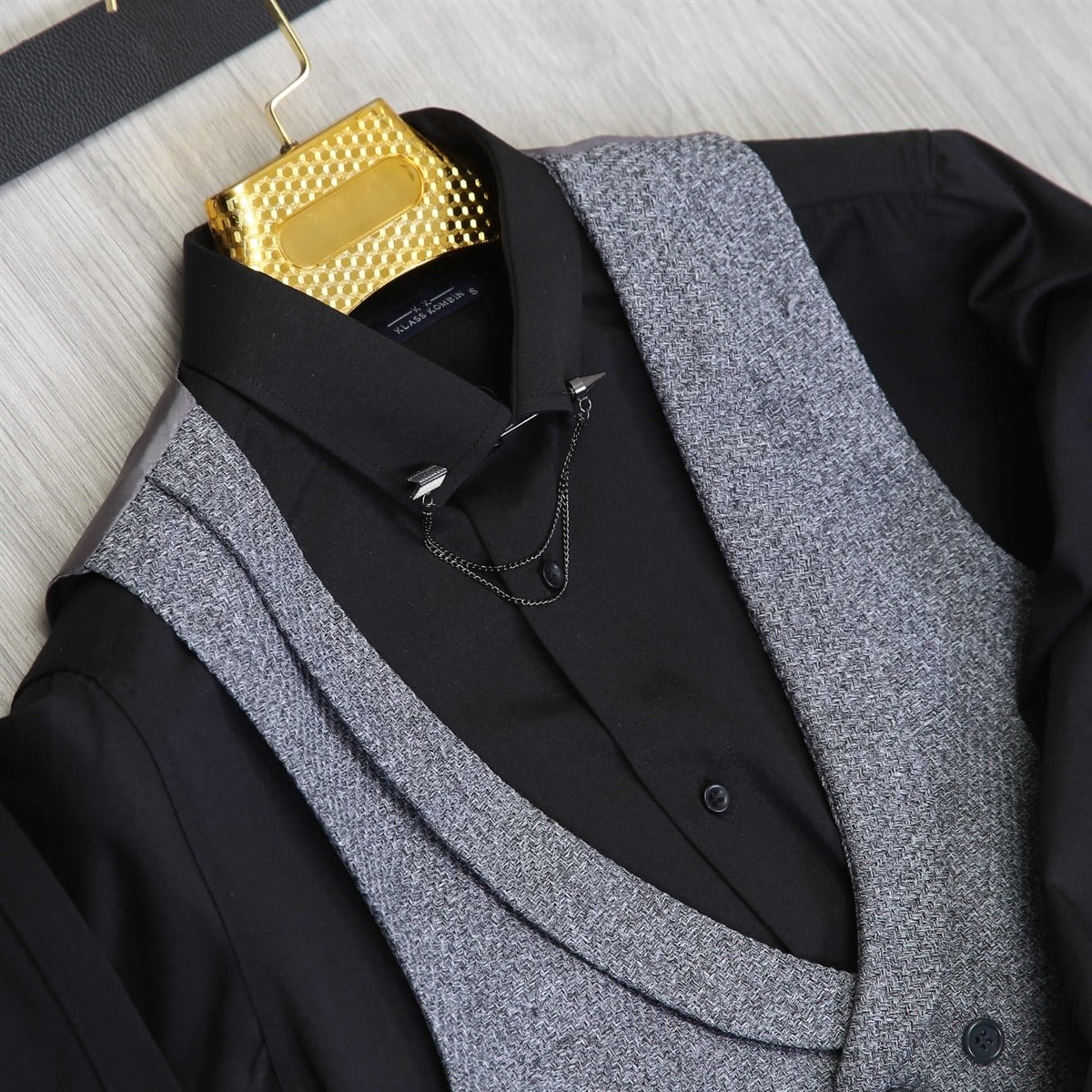 Gri Yelek Pantolon Gömlek Ayakkabı Kombini