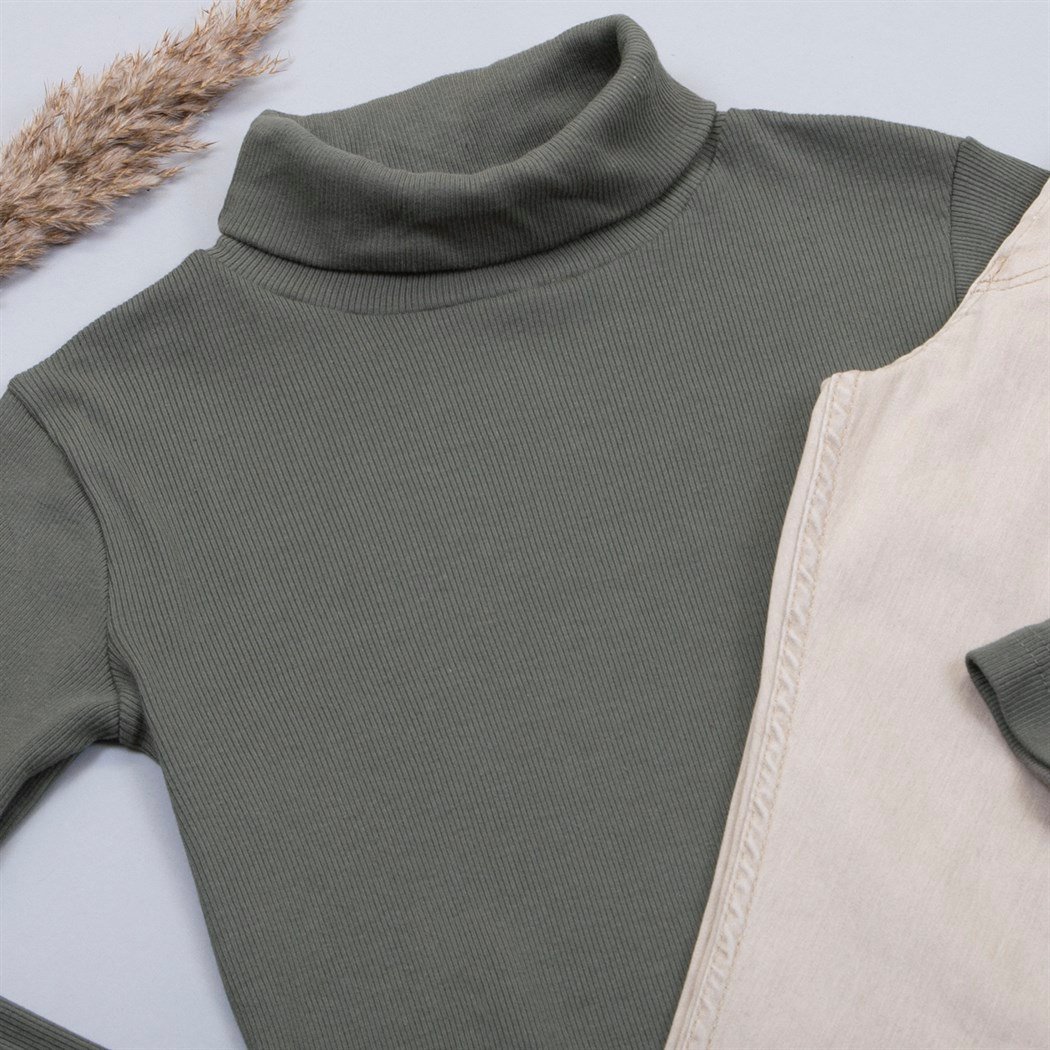 Haki Boğazlı Kazak Pantolon Bot Kombin