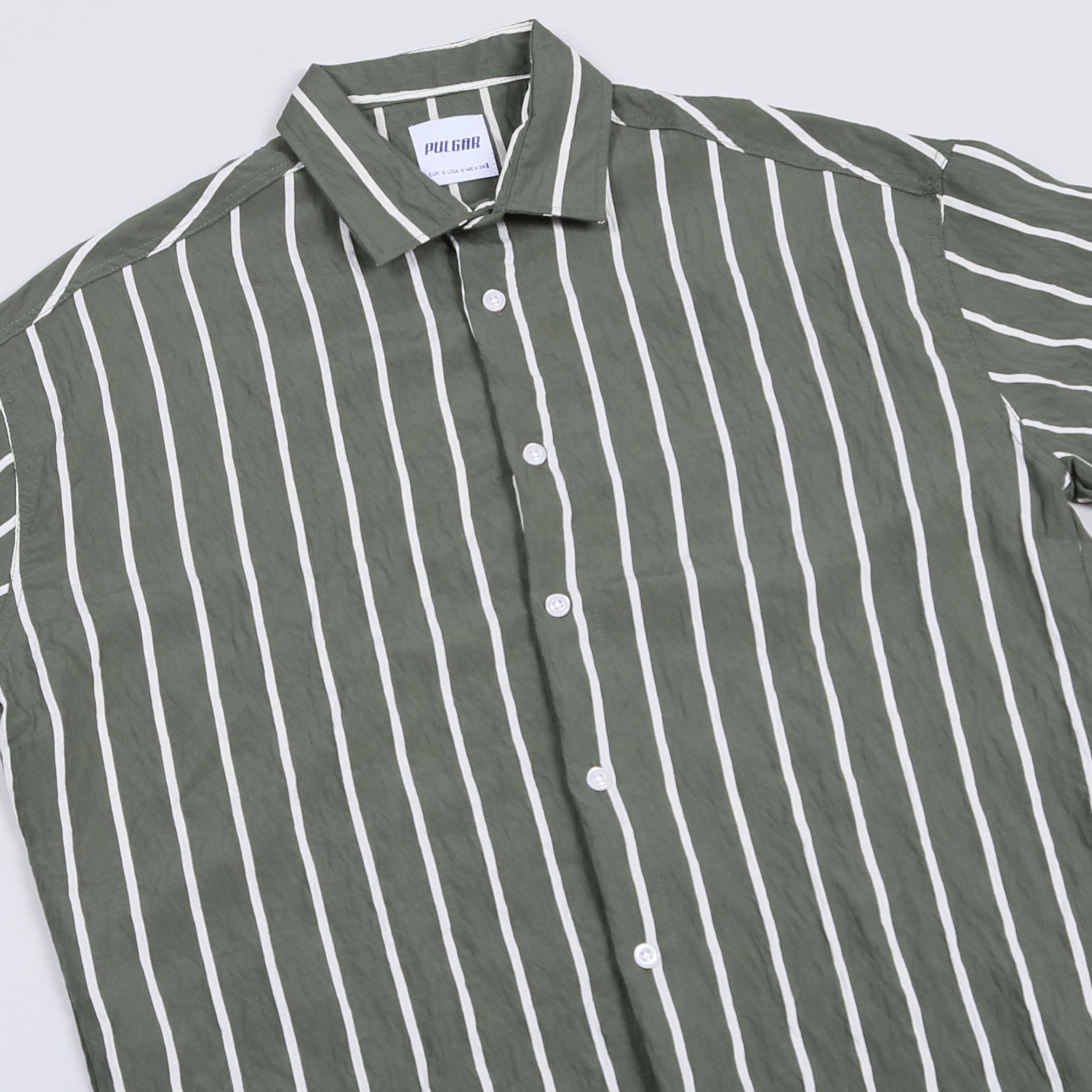 Haki Çizgili Kısa Kollu Gömlek Kot Pantolon Ayakkabı Kombin