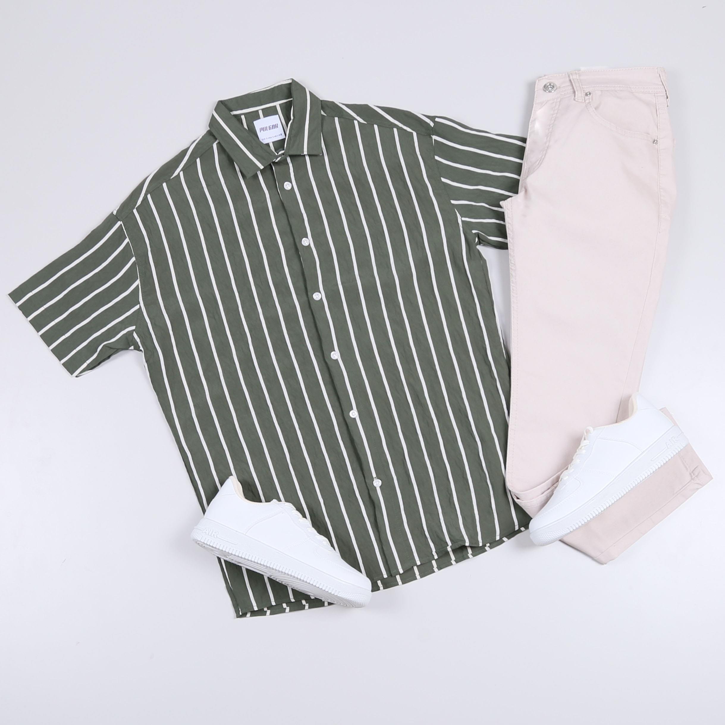 Haki Çizgili Kısa Kollu Gömlek Kot Pantolon Ayakkabı Kombin