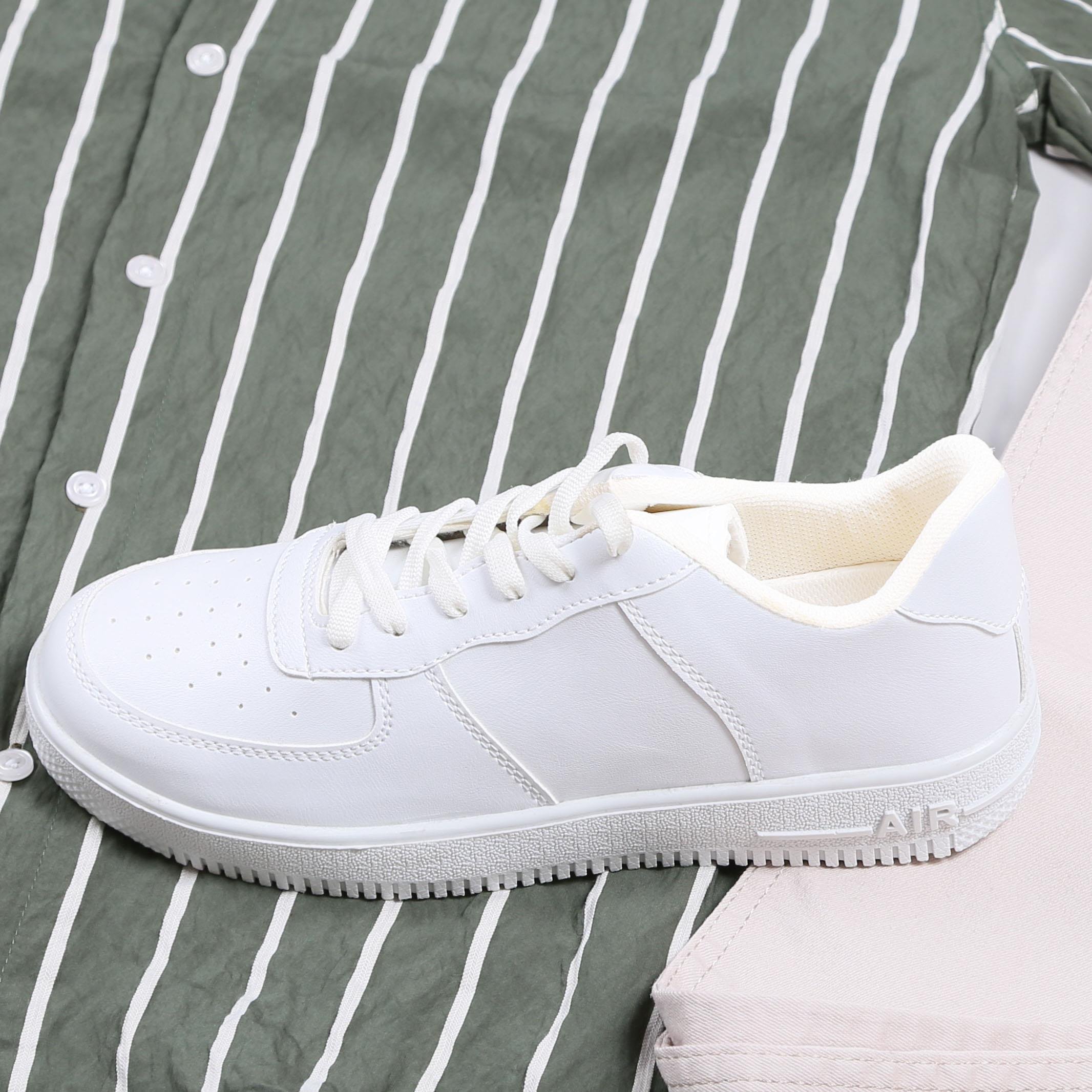 Haki Çizgili Kısa Kollu Gömlek Kot Pantolon Ayakkabı Kombin