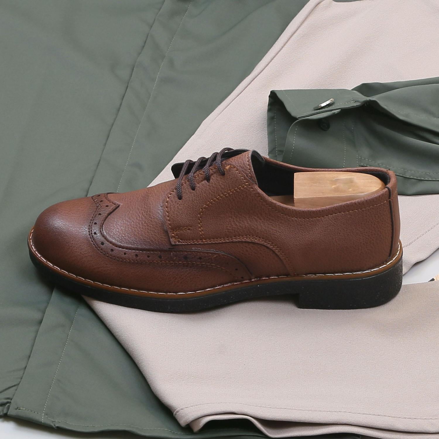 Haki Gömlek Bej Pantolon Ayakkabı Kombin