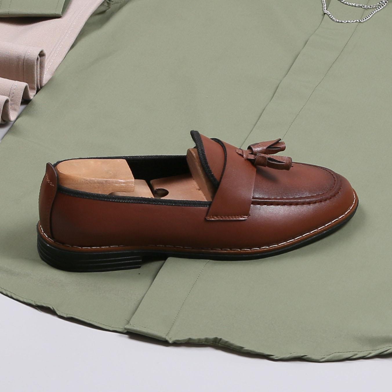 Haki Gömlek Bej Pantolon Ayakkabı Kombin