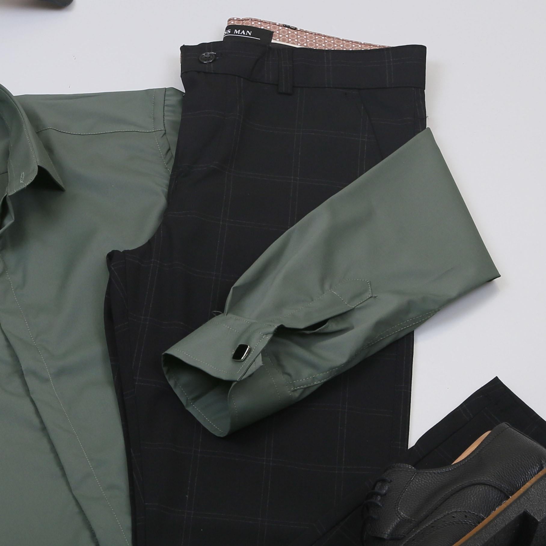 Haki Gömlek Siyah Pantolon Ayakkabı Kombin