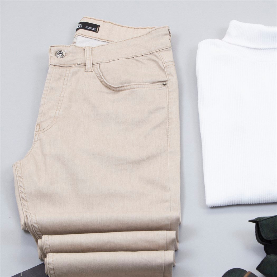 Haki Kaşe Gömlek Boğazlı Kazak Pantolon Bot Kombin