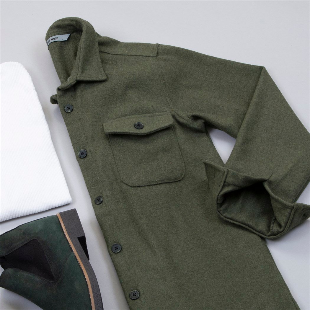 Haki Kaşe Gömlek Boğazlı Kazak Pantolon Bot Kombin