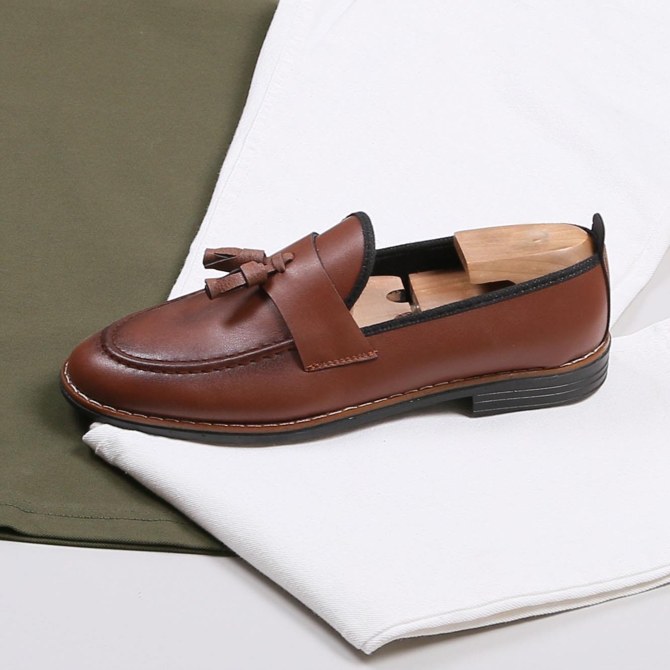 Haki Polo Yaka Tişört Pantolon Ayakkabı Kombin