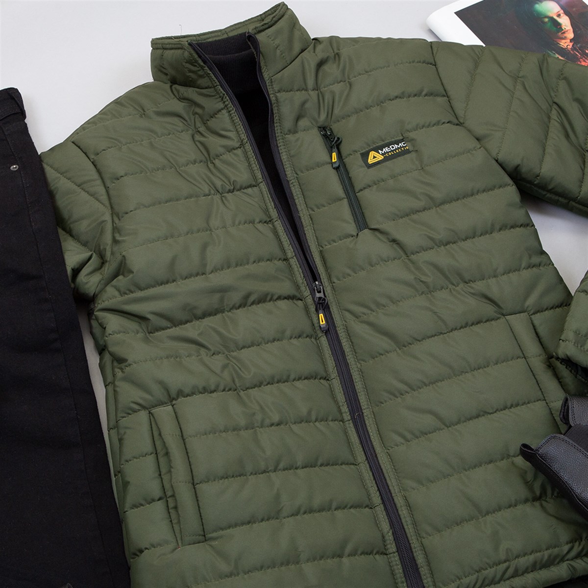 Haki Şişme Mont Boğazlı Kazak Pantolon Bot Kombin