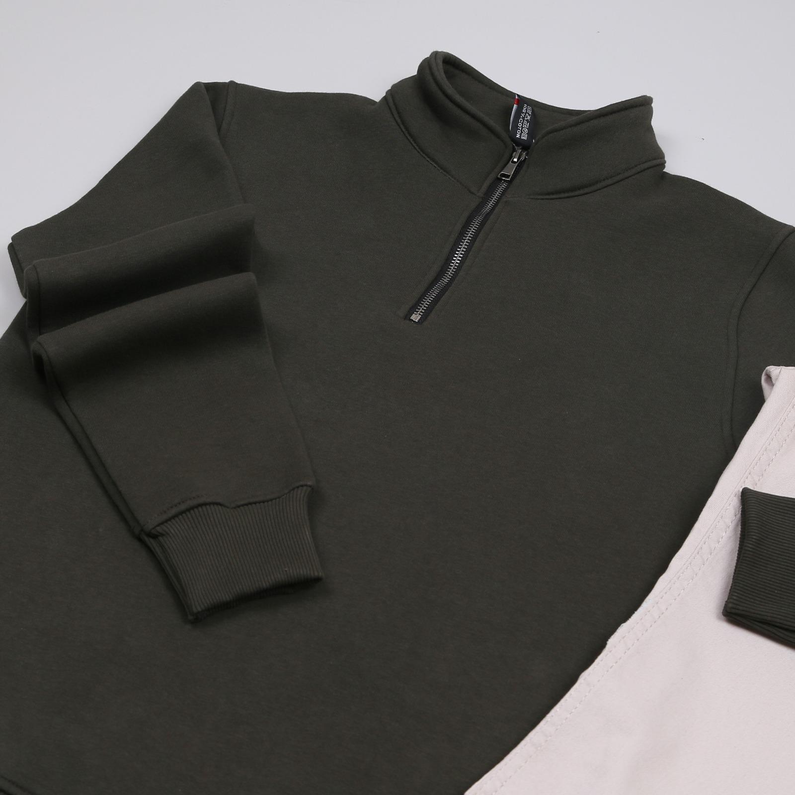 Haki Sweatshirt Bej Pantolon Ayakkabı  Kombini