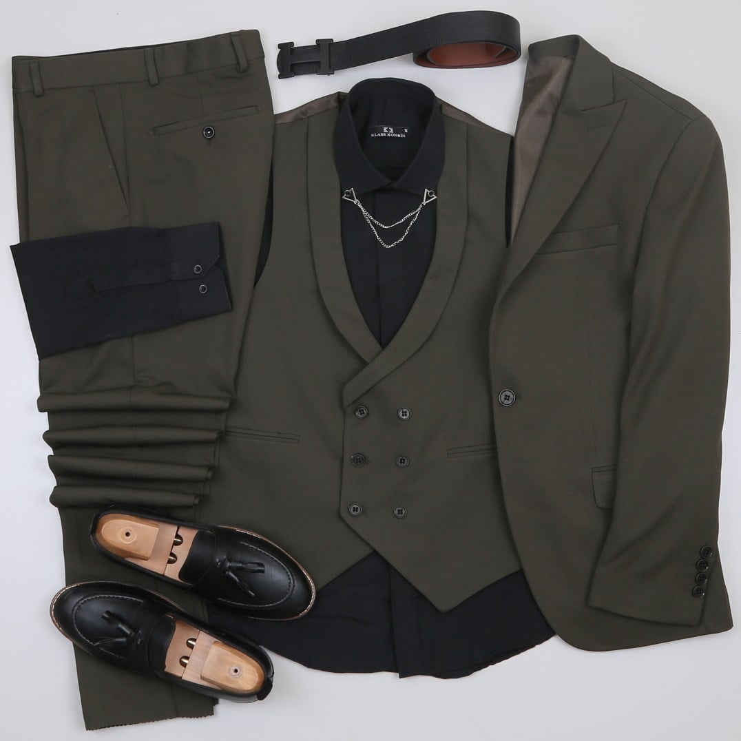 Haki Takım Elbise Siyah Gömlek Kombini