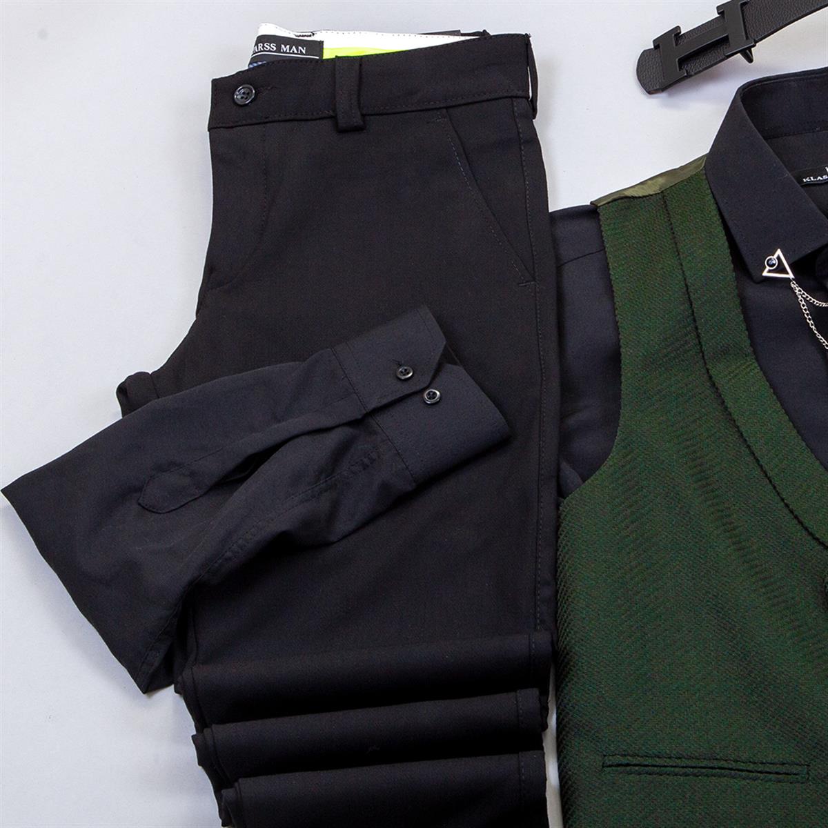 Haki Yelek Gömlek Pantolon Ayakkabı Kombin