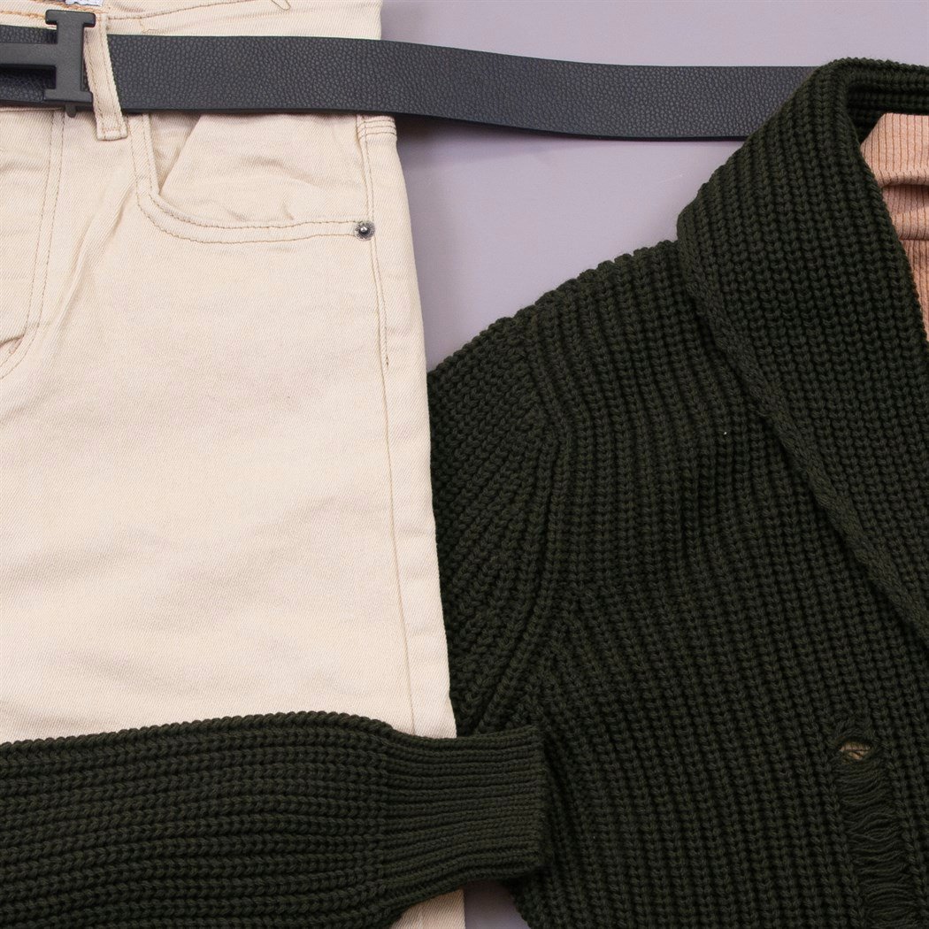 Haki Yırtıklı Hırka Kazak Pantolon Bot Kombin