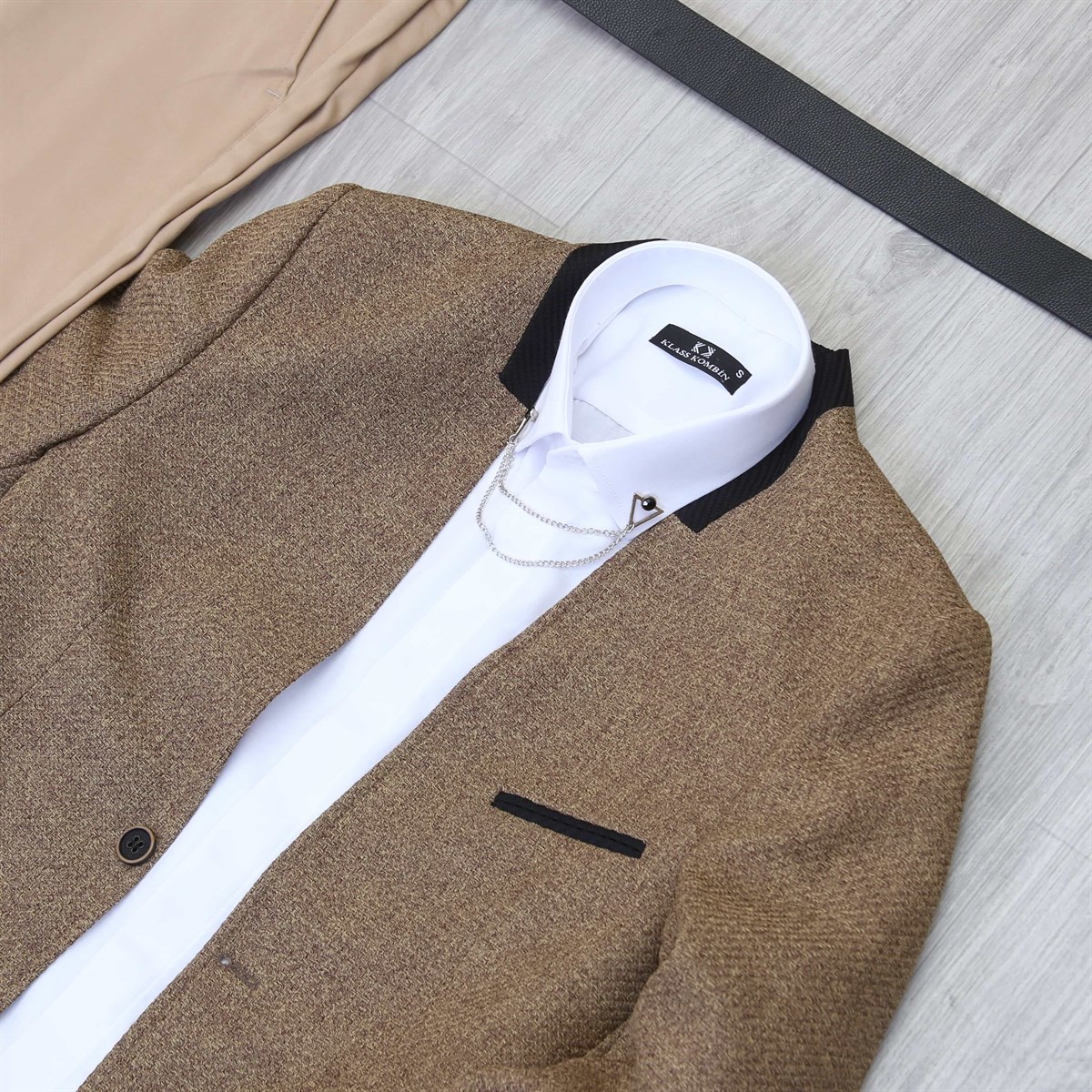 Hardal Blazer Ceket Camel Pantolon Gömlek Ayakkabı Kombini